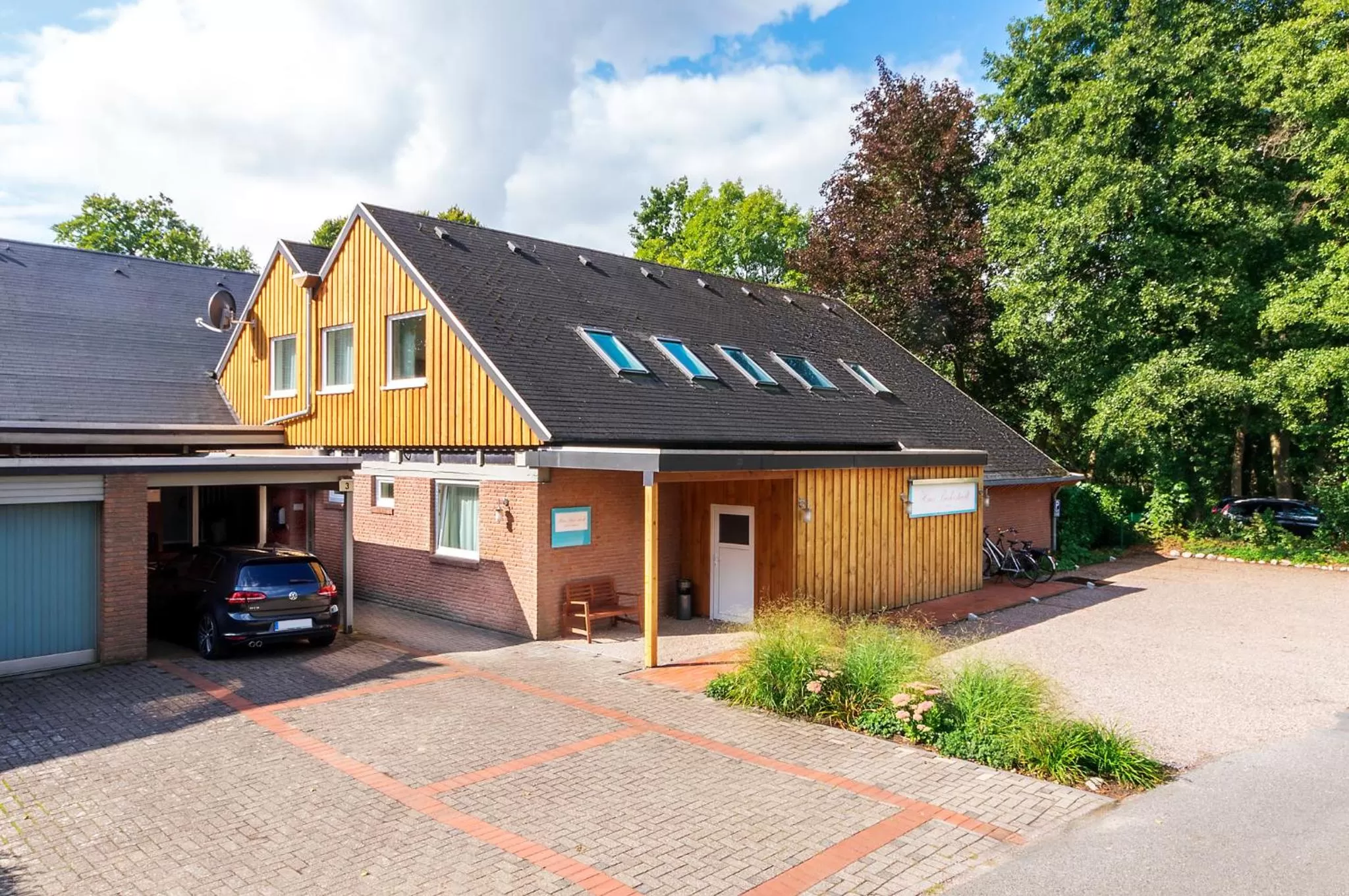 Property building in Haus Biederstaedt & LivJana