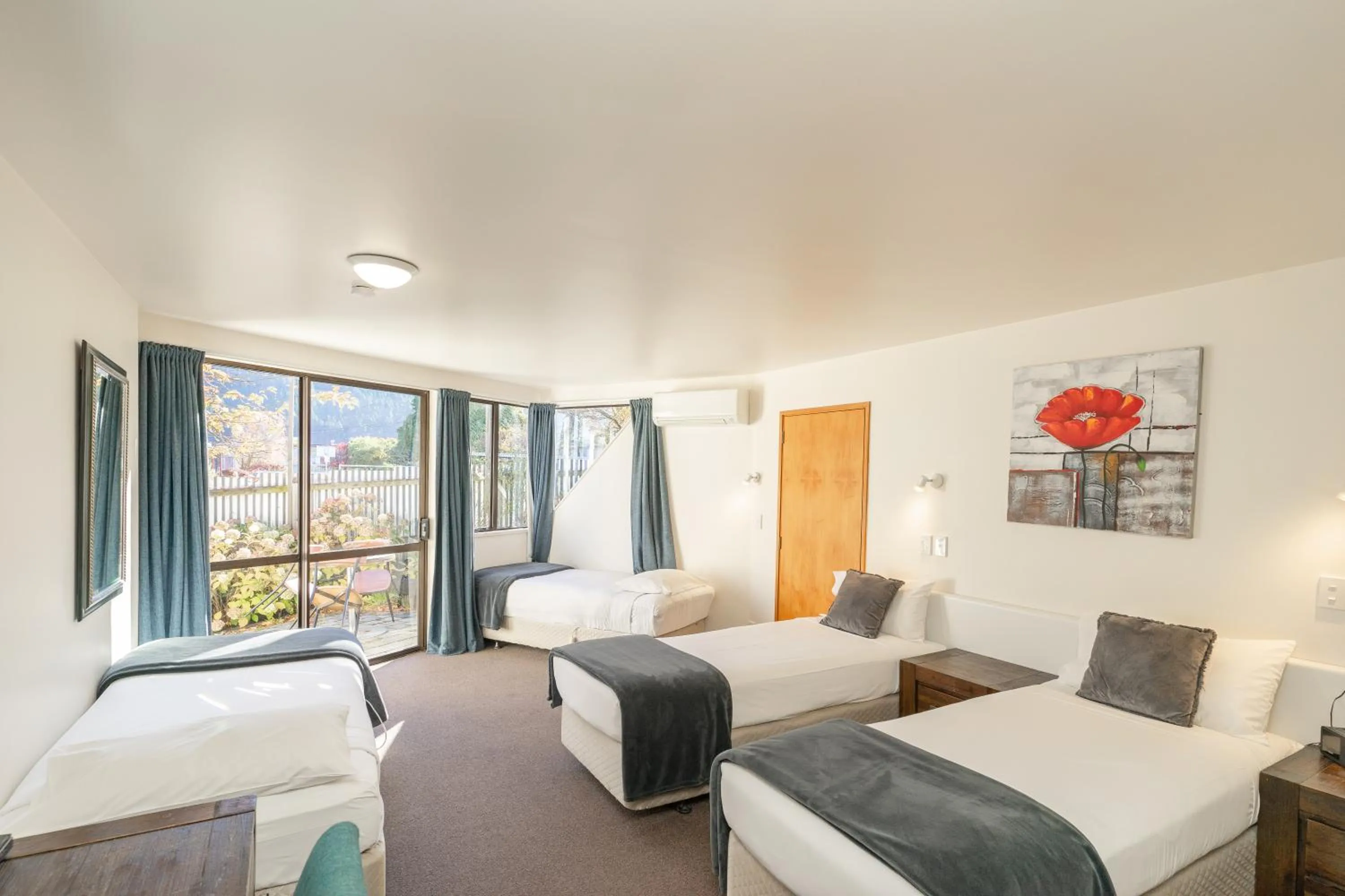 Photo of the whole room, Bed in Melbourne Lodge Queenstown