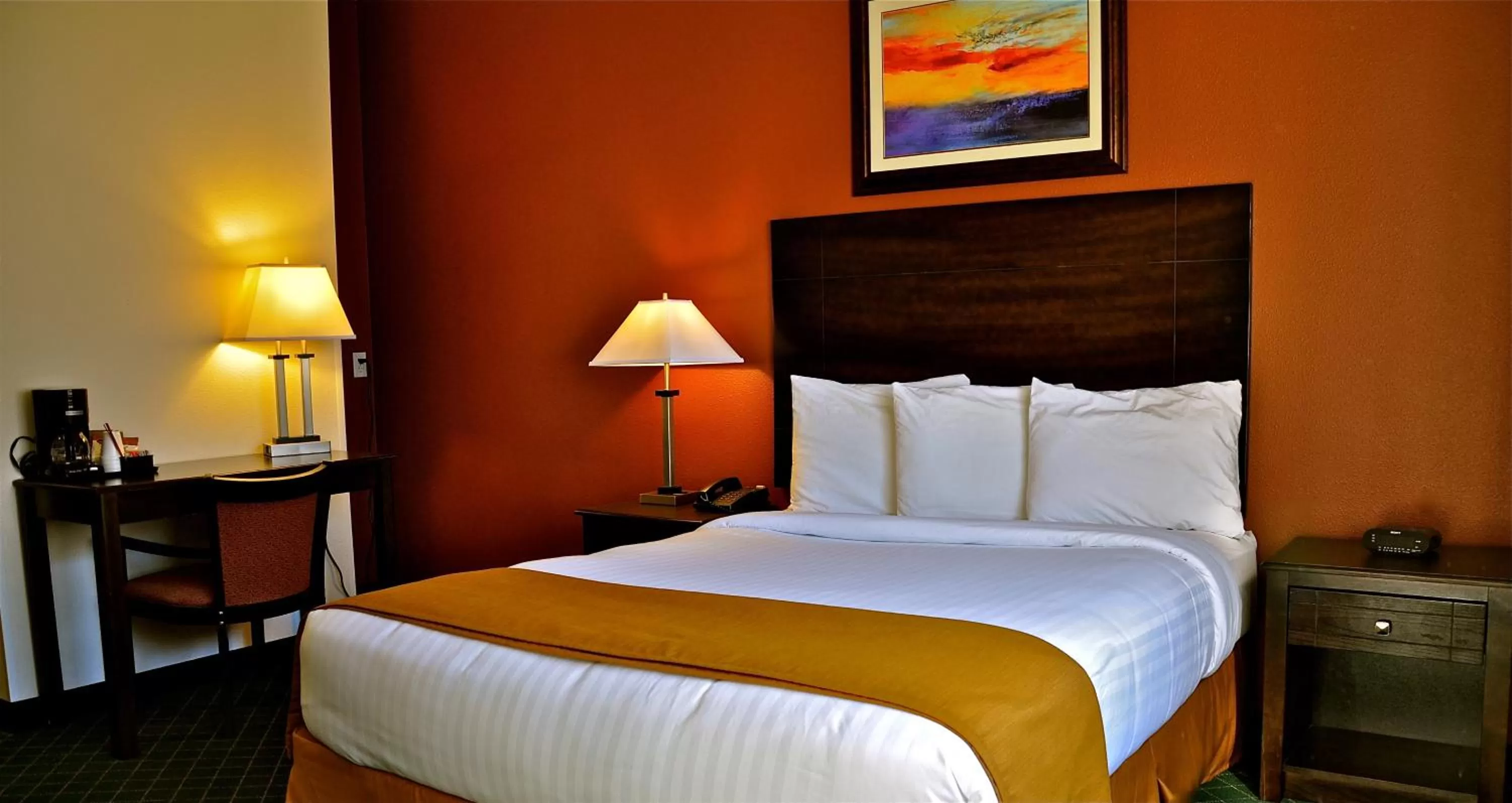 Bedroom, Bed in Landmark Inn Fort Irwin