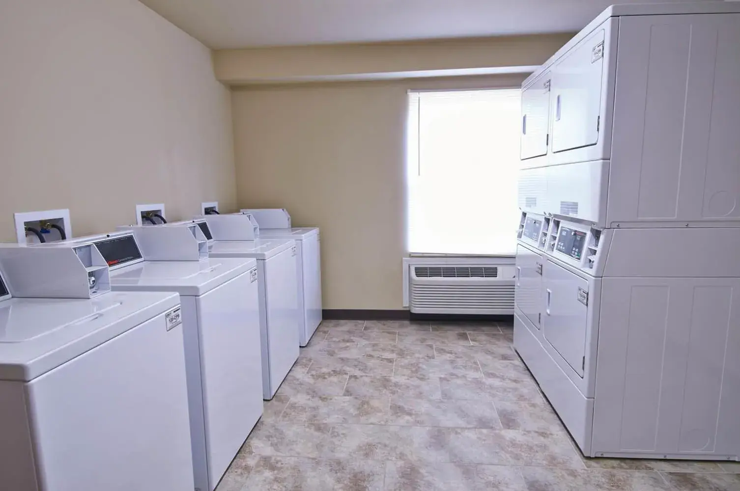 laundry, Kitchen/Kitchenette in Savannah Suites Pleasanton