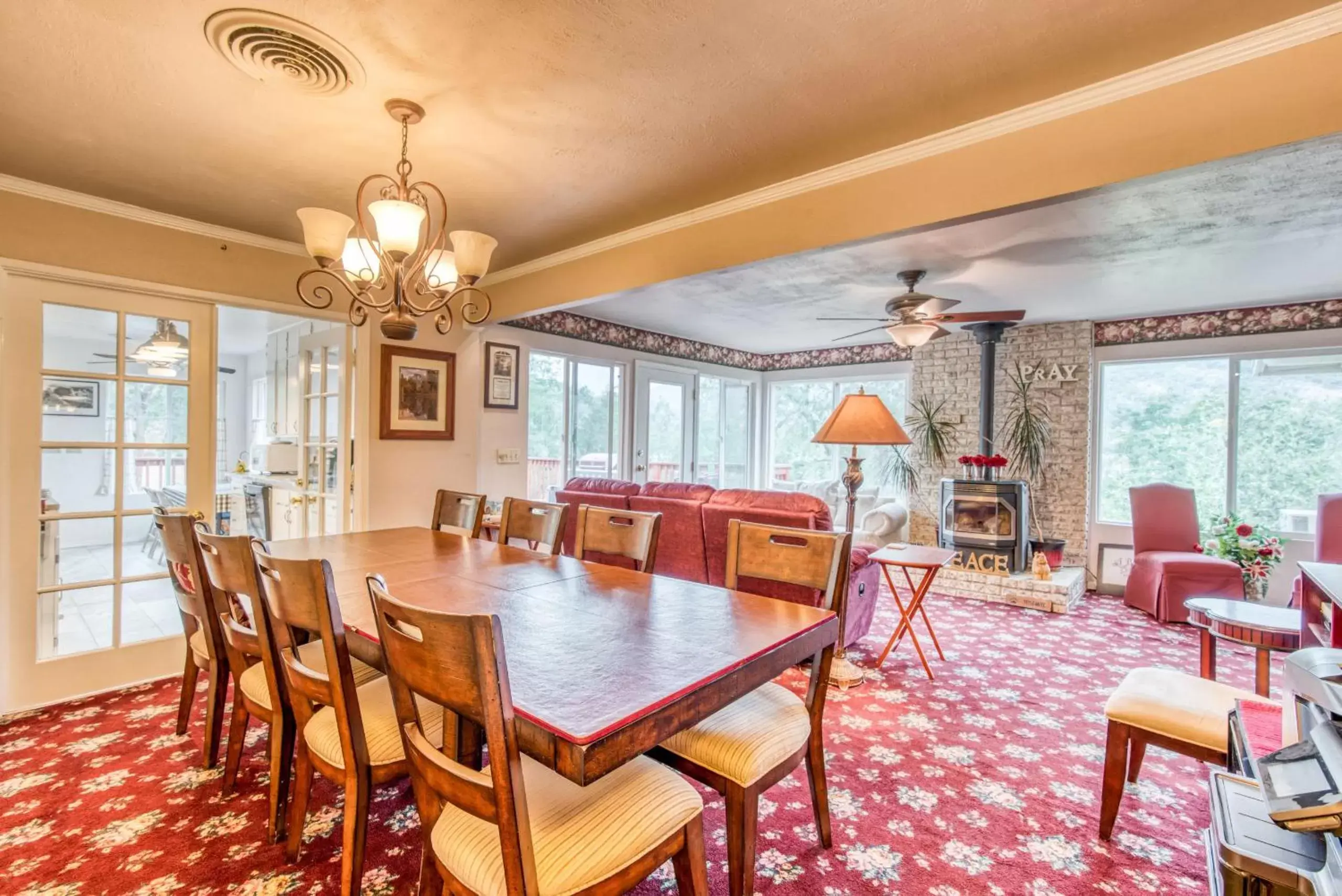 Dining Area in A Bed of Roses