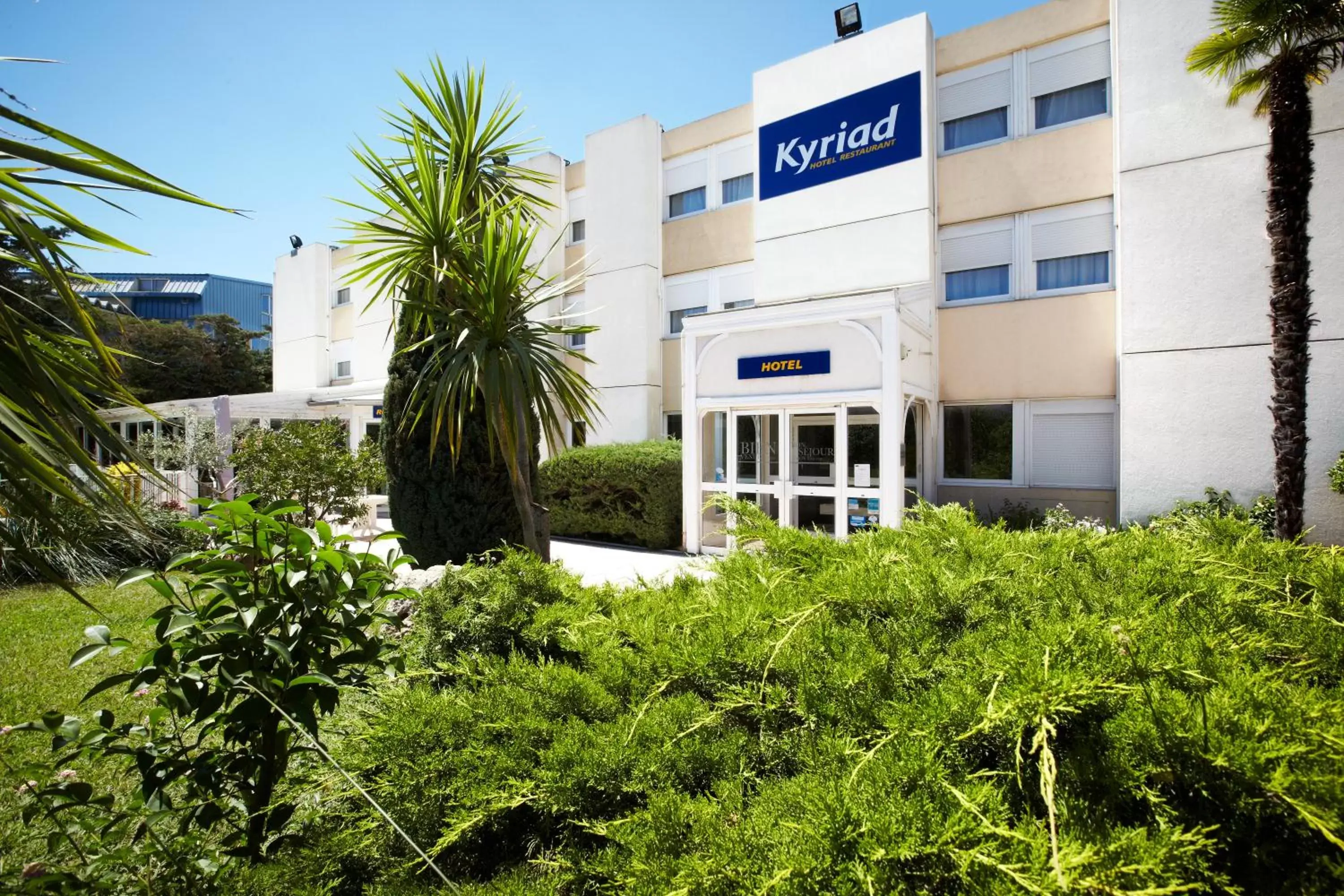Facade/entrance, Property Building in Kyriad Toulon Est Hyeres La Garde