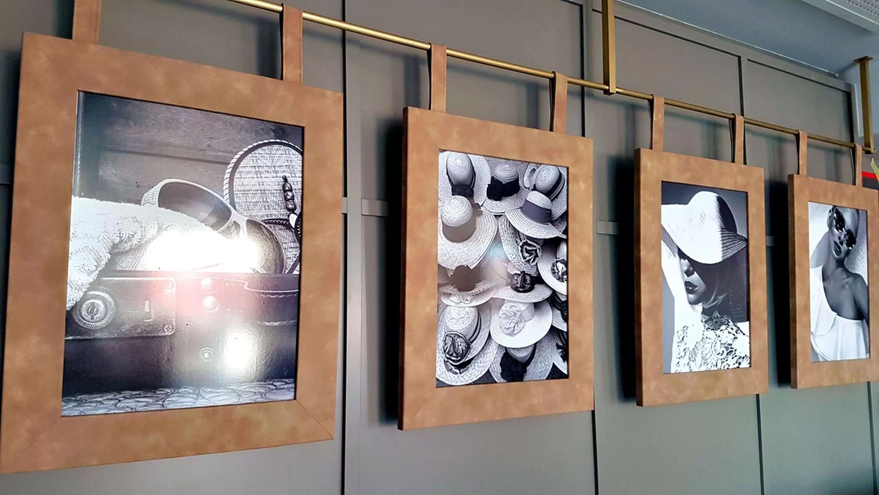 Communal lounge/ TV room in Fly Decó Hotel