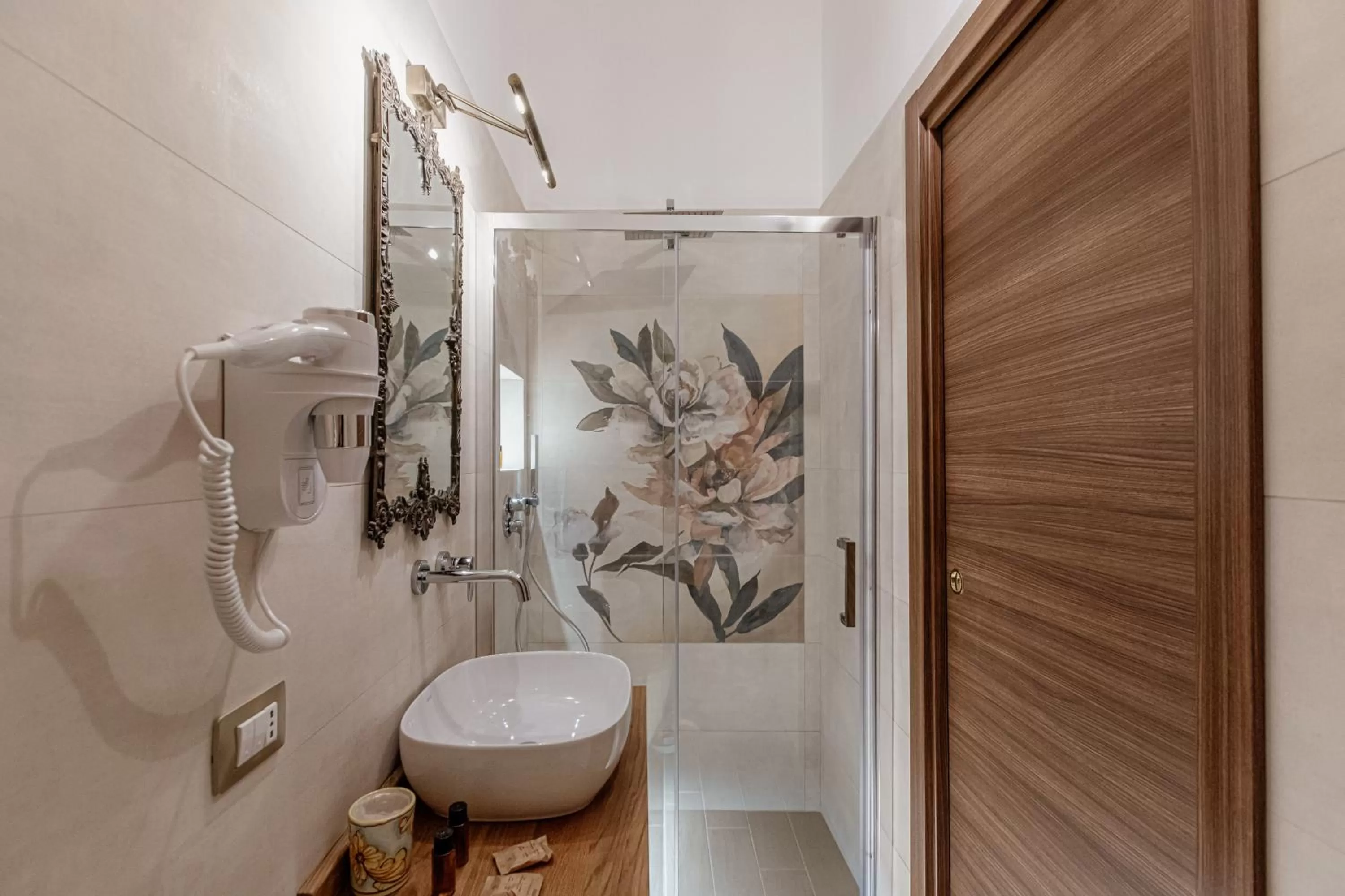 Bathroom in Palazzo Giunta - Porta Marina Ortigia