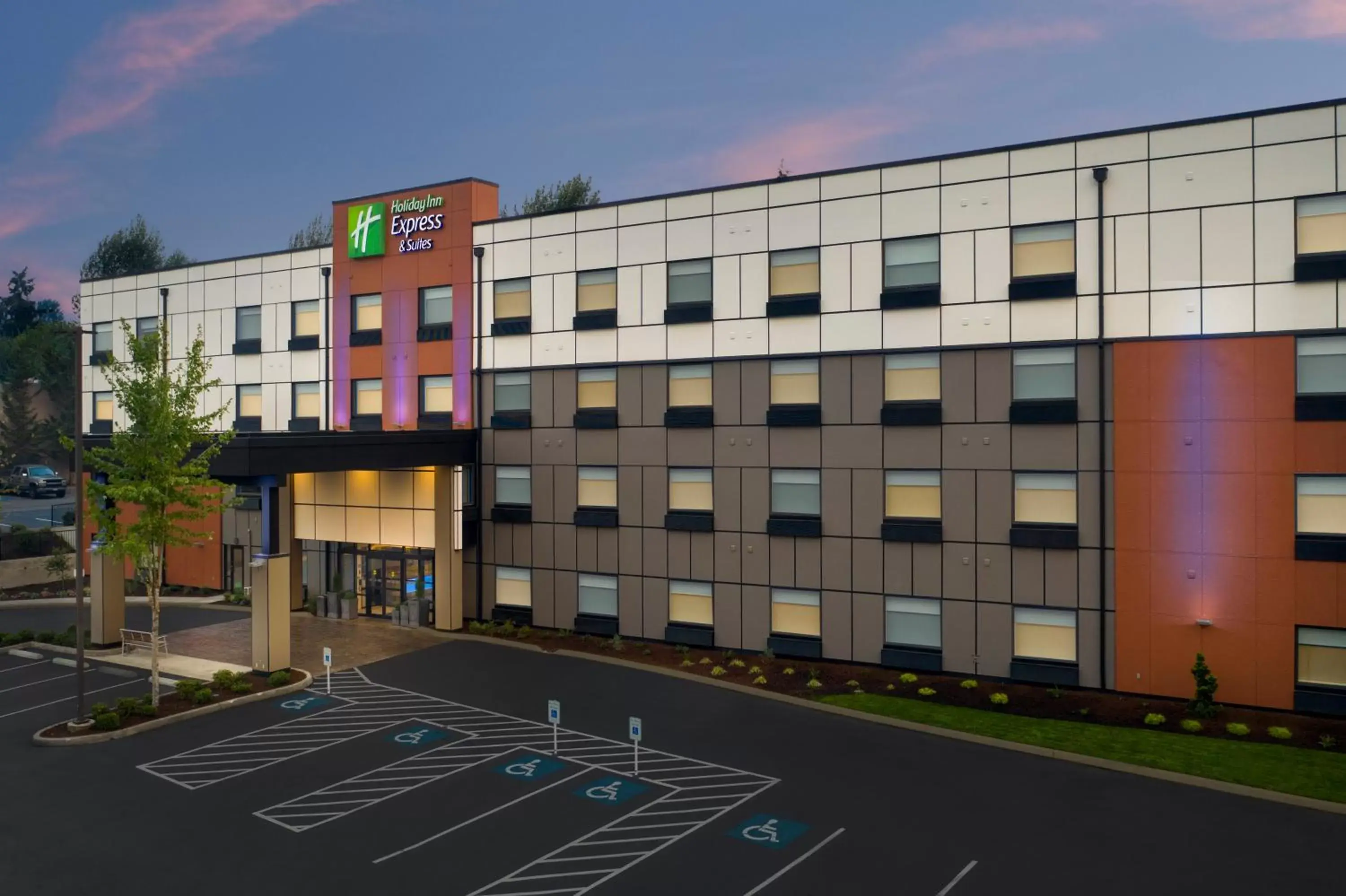 Property Building in Holiday Inn Express Puyallup, an IHG Hotel