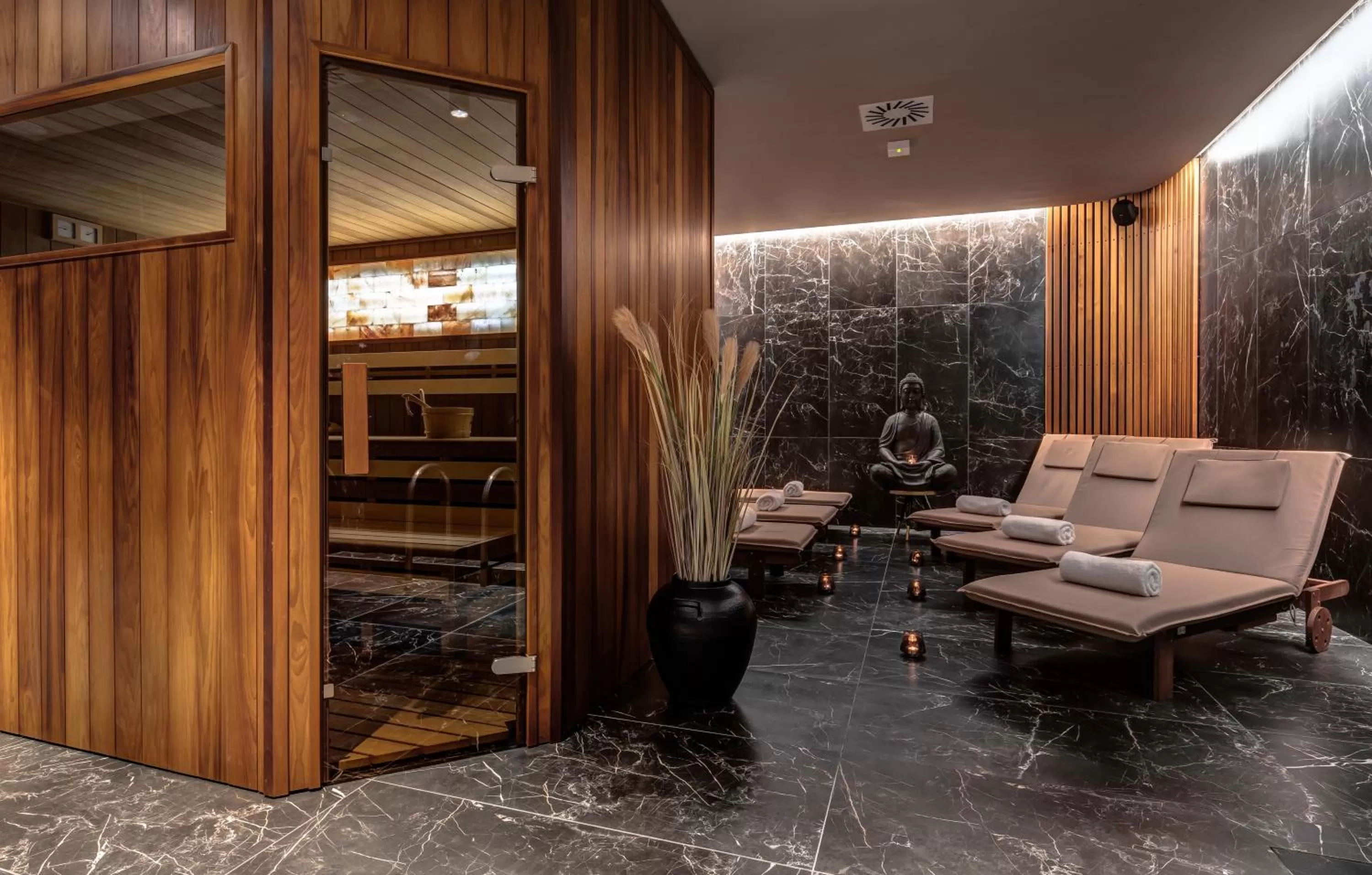 Shower in Hotel Central Park