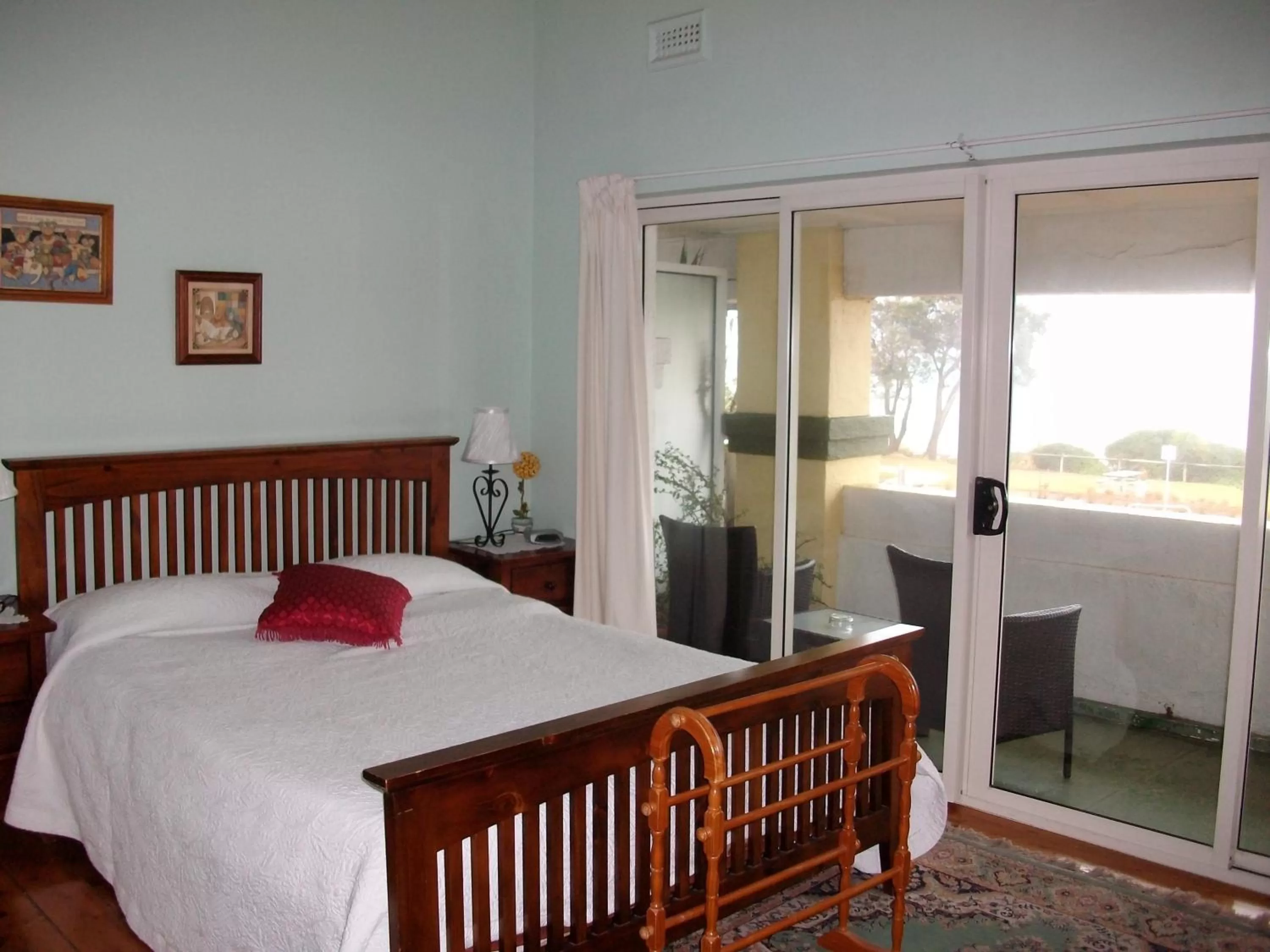 Day, Bed in Stella's Dromana Hotel