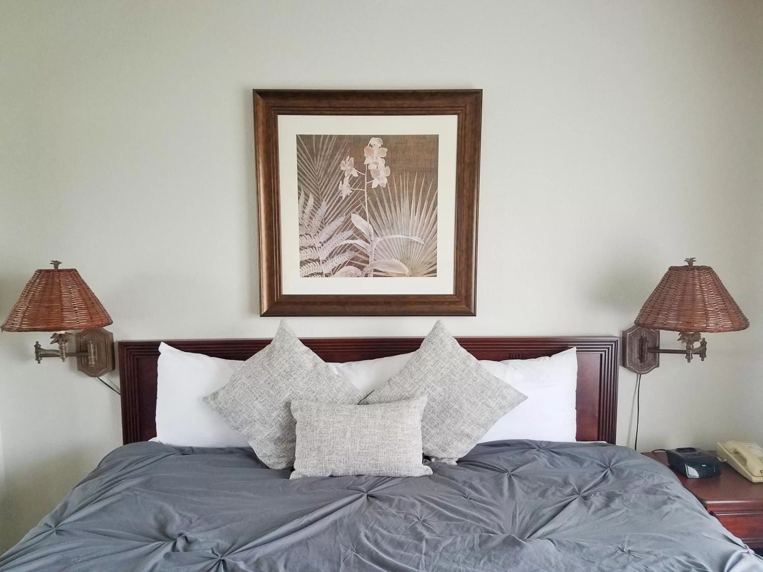 Bedroom, Bed in Parc Corniche Condominium Suites