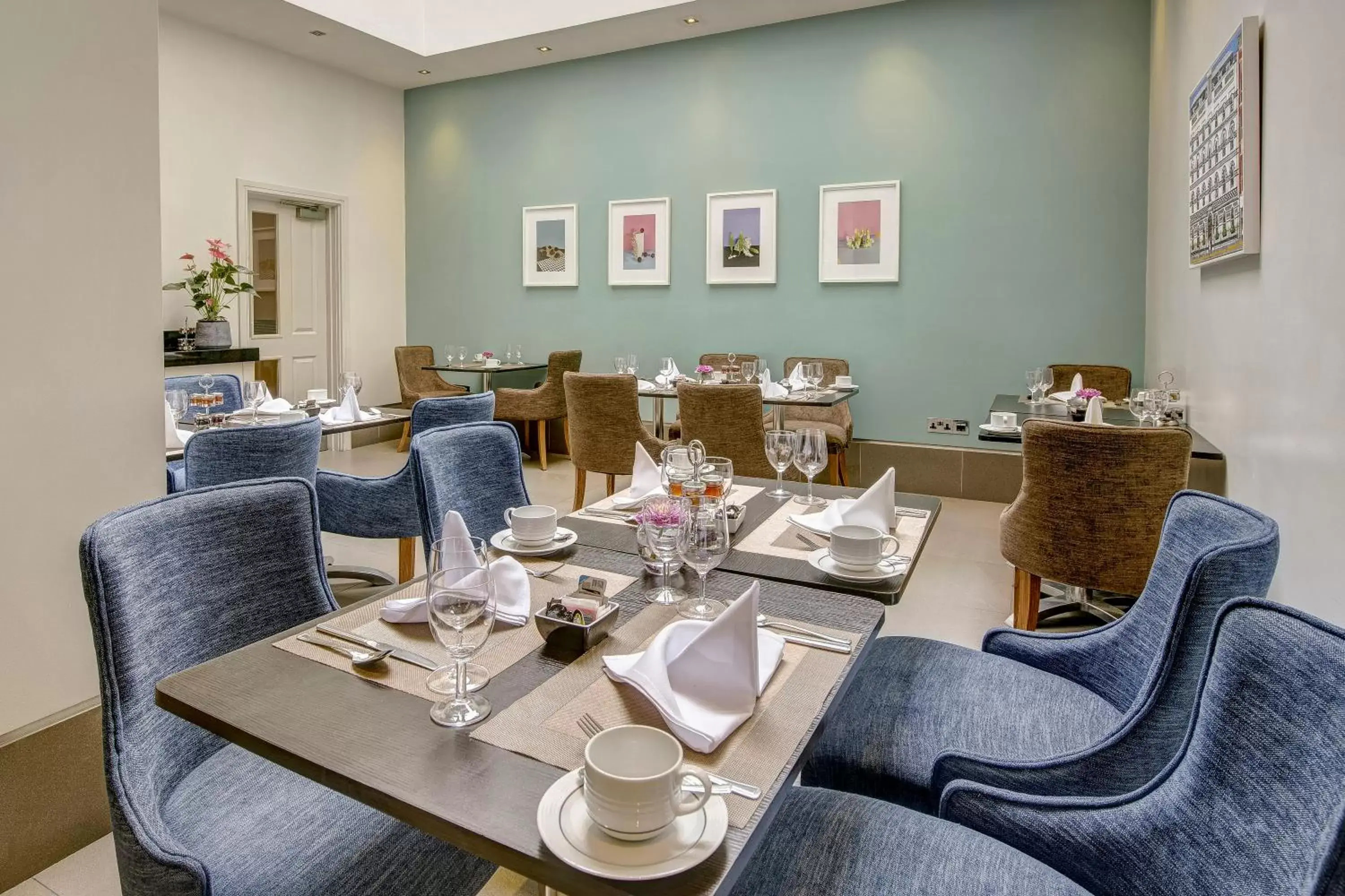 Restaurant/Places to Eat in Langham Court Hotel