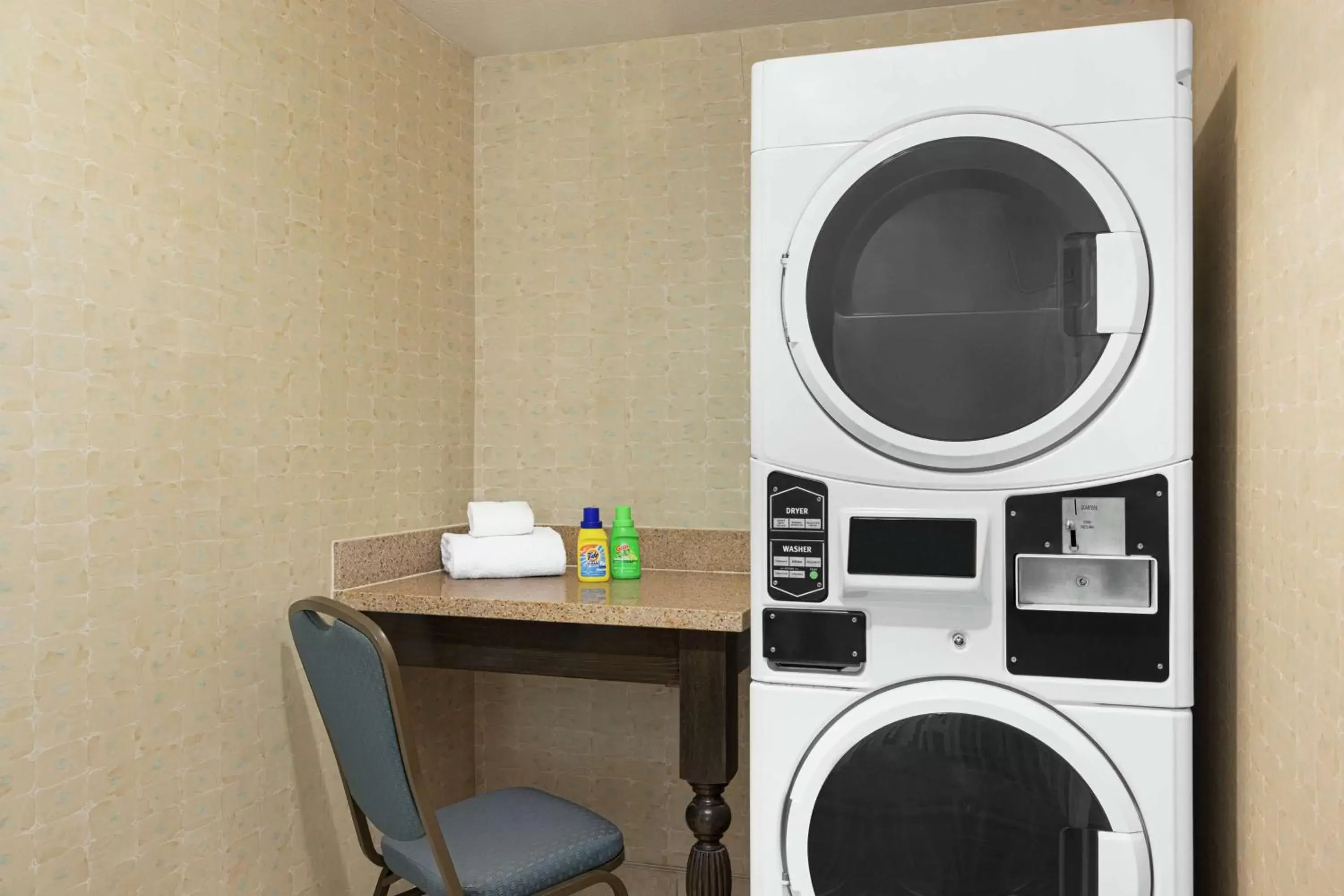 Property building, Kitchen/Kitchenette in Hilton Garden Inn South Padre Island