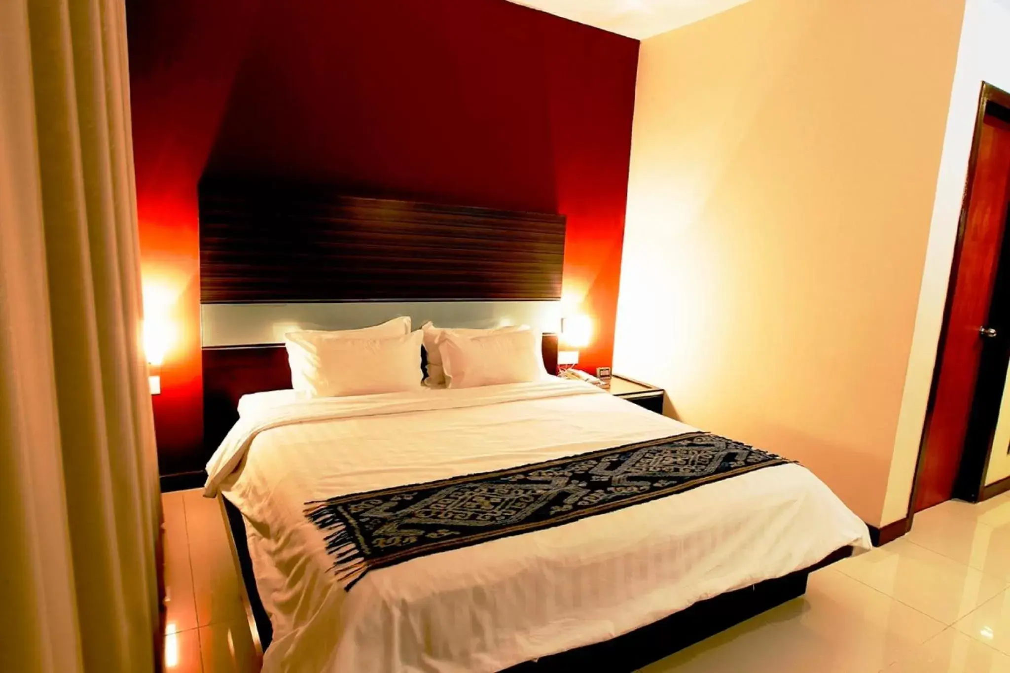 Bedroom, Bed in Kinabalu Daya Hotel