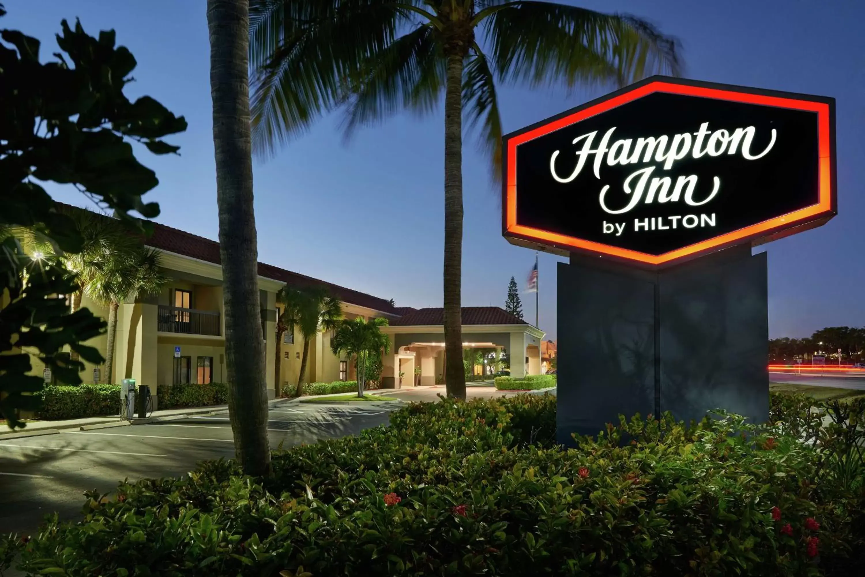 Property building in Hampton Inn Juno Beach Property building in Hampton Inn Juno Beach