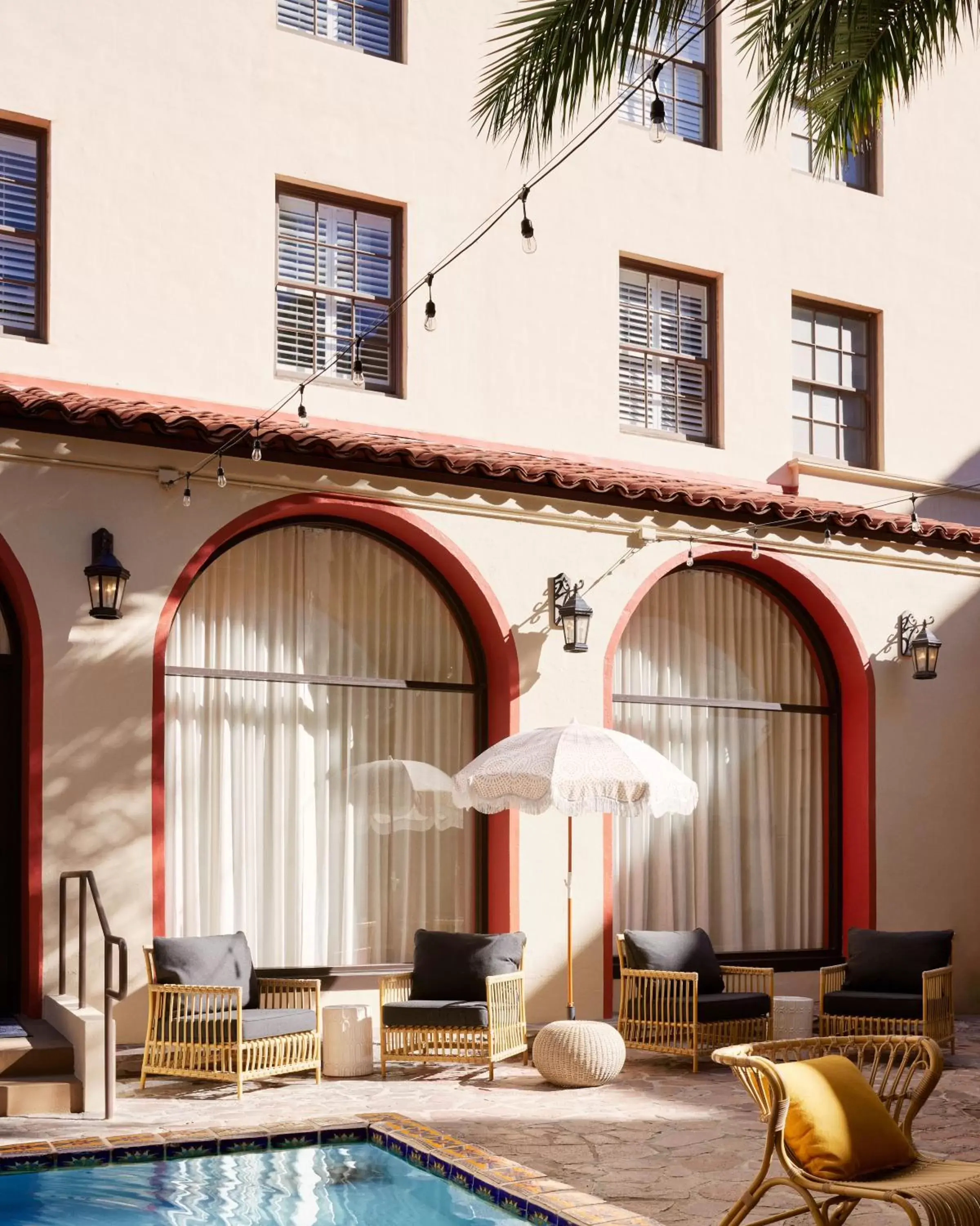 Patio in Pasadena Hotel & Pool