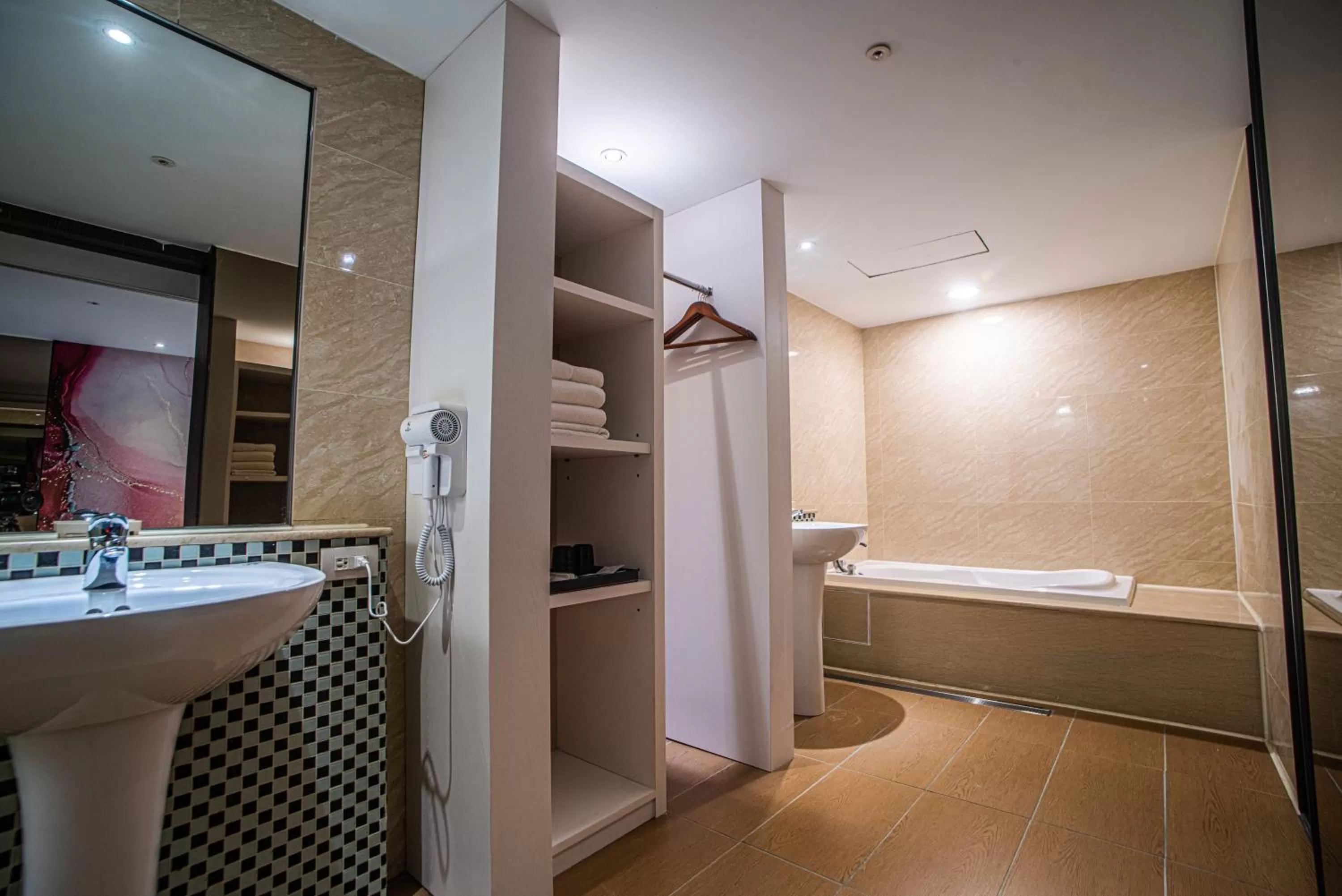 Bath in Artinn藝築文旅-台北站前館