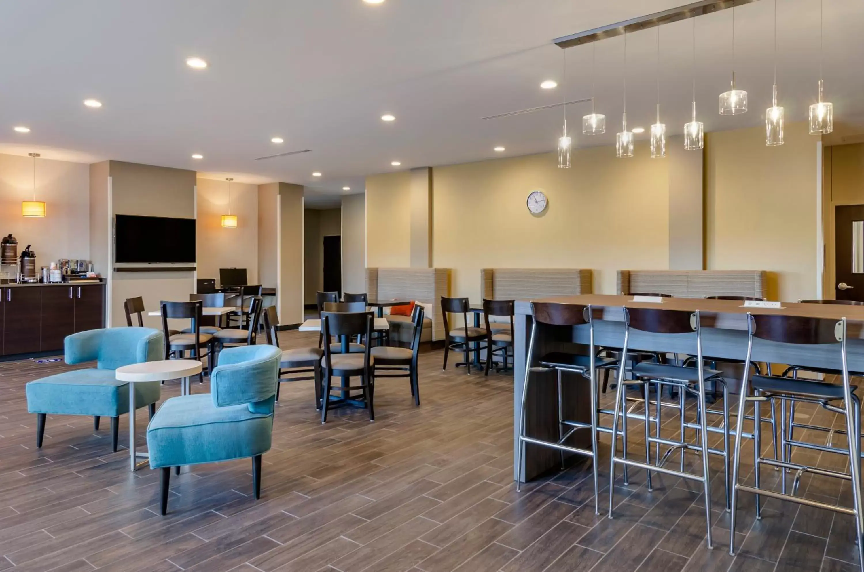 Breakfast, Restaurant/Places to Eat in MainStay Suites Great Falls Airport