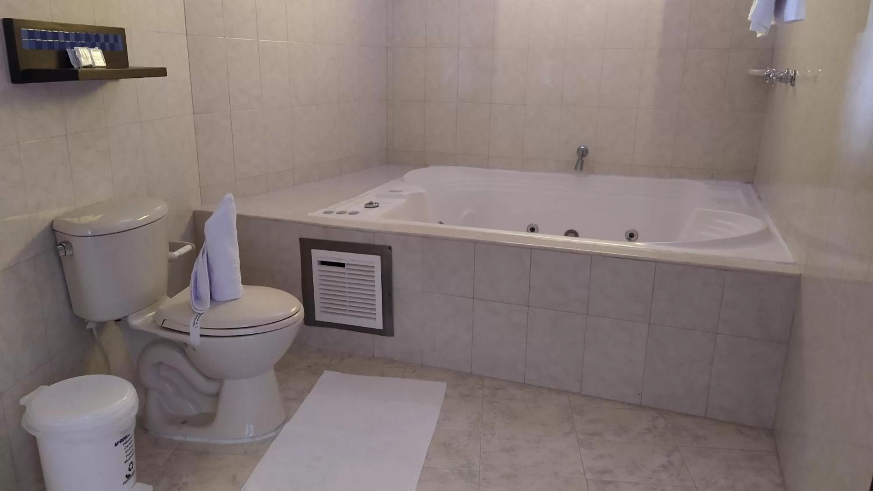 Hot Spring Bath in Hotel Las Rocas Resort Villanueva