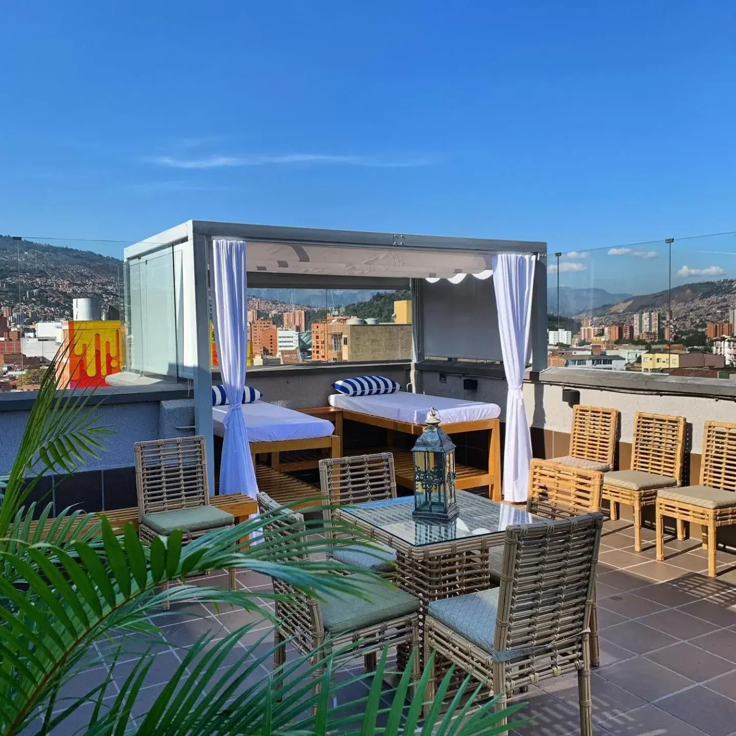 Patio in Seven Inn Hotel