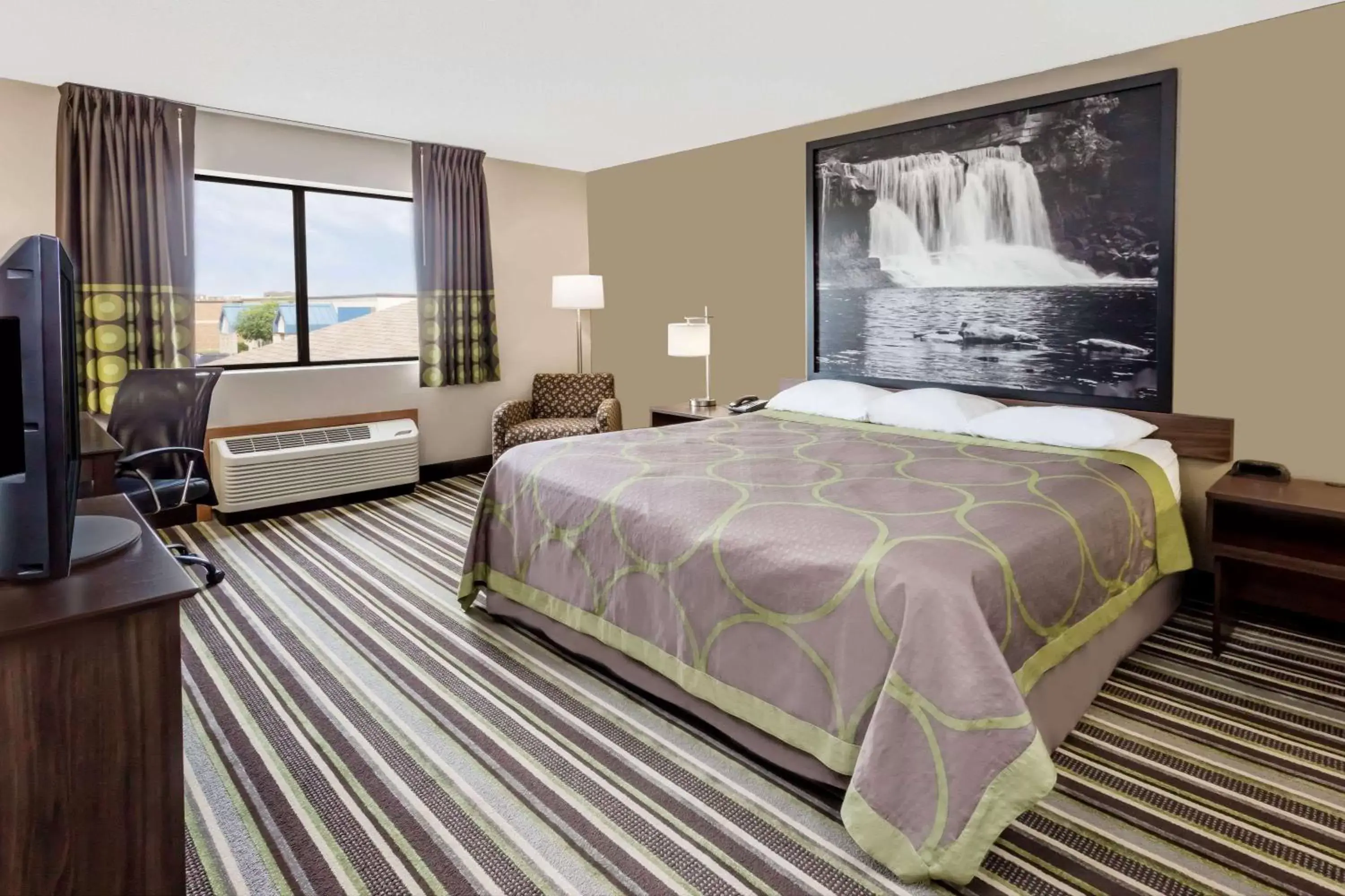 One-Bedroom King Suite - Non-Smoking in Super 8 by Wyndham Plymouth One-Bedroom King Suite - Non-Smoking in Super 8 by Wyndham Plymouth