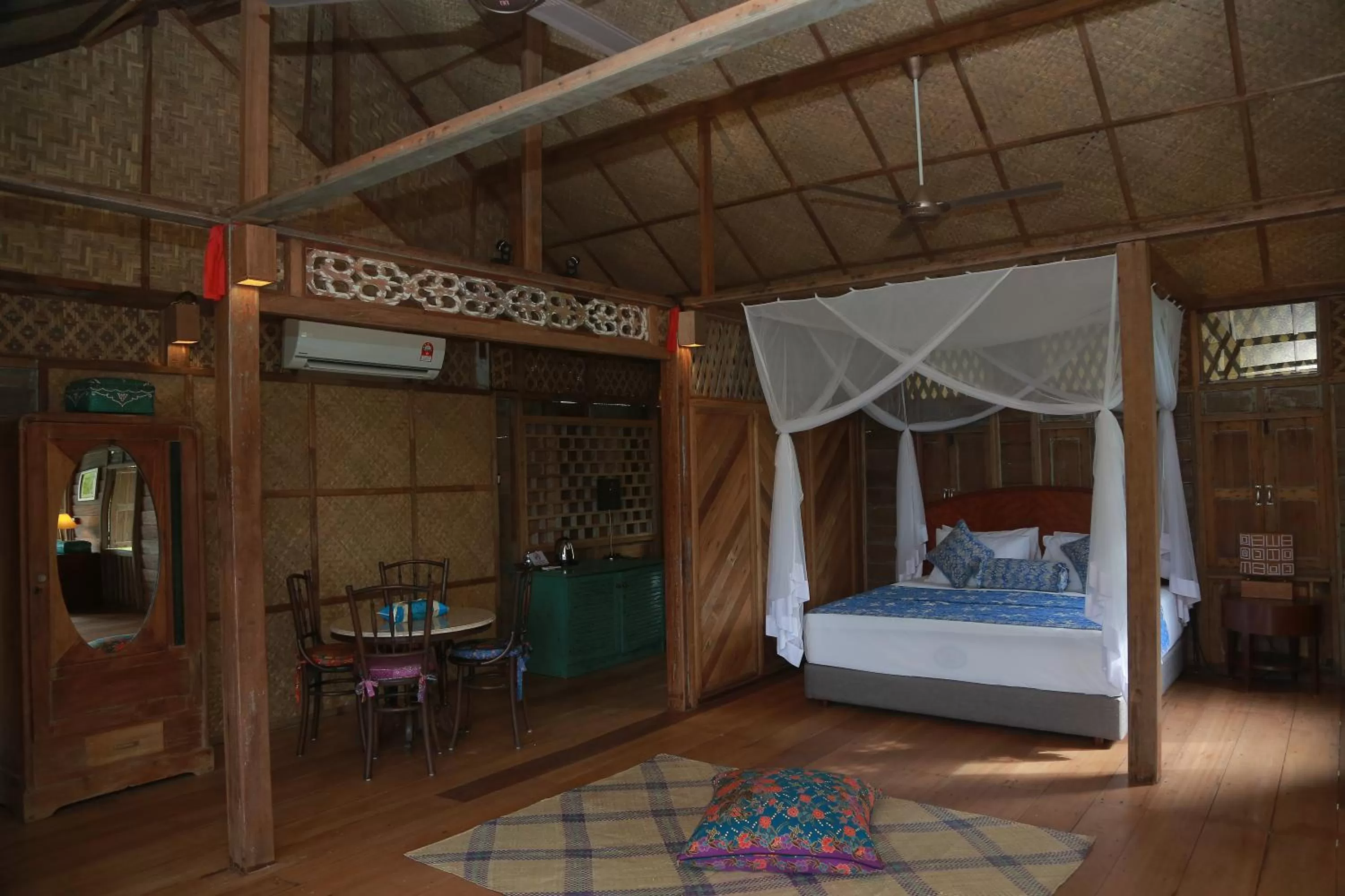 Bed in Kunang Kunang Heritage Villas