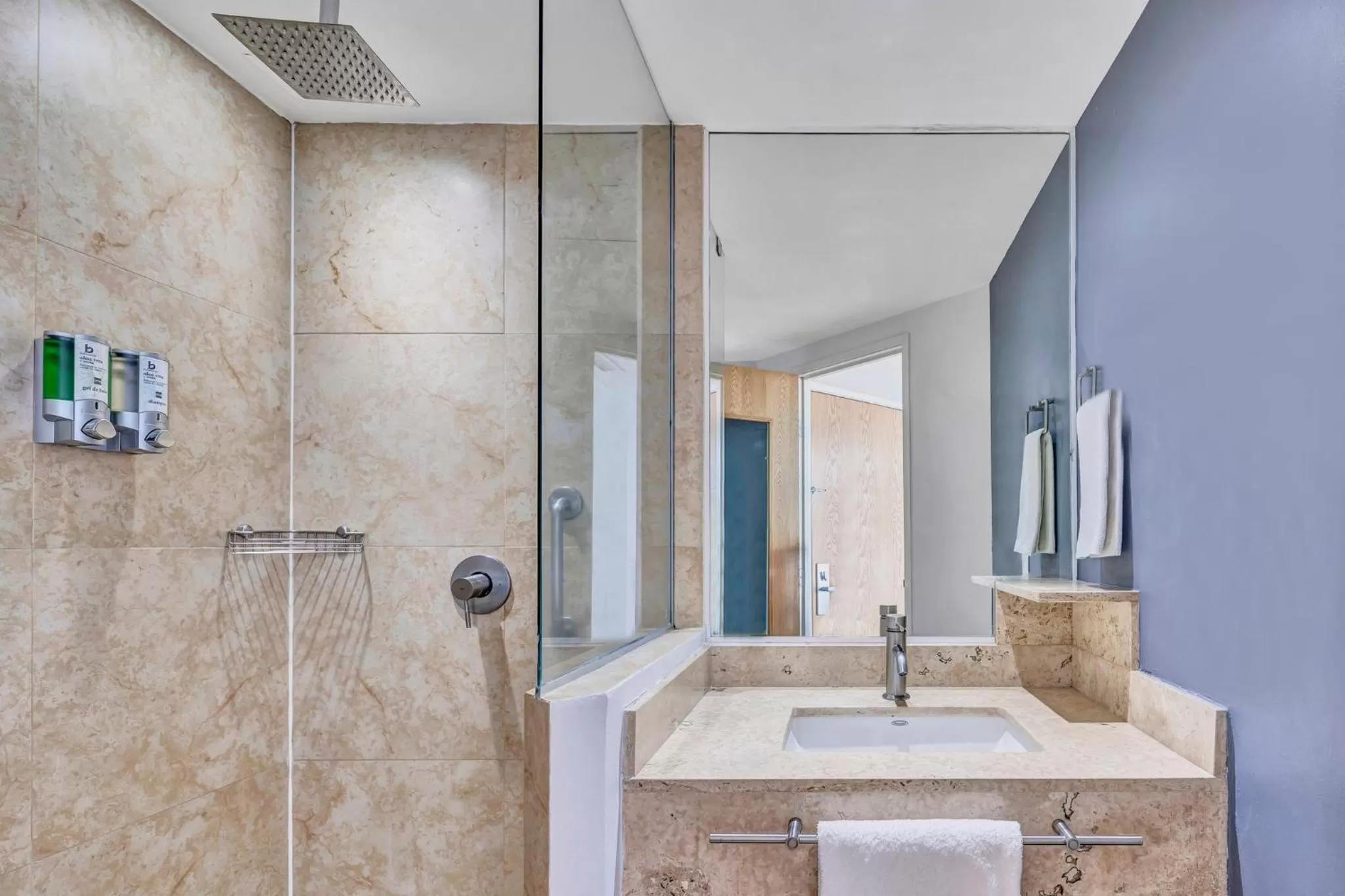 Bathroom in One Ciudad de Mexico Alameda