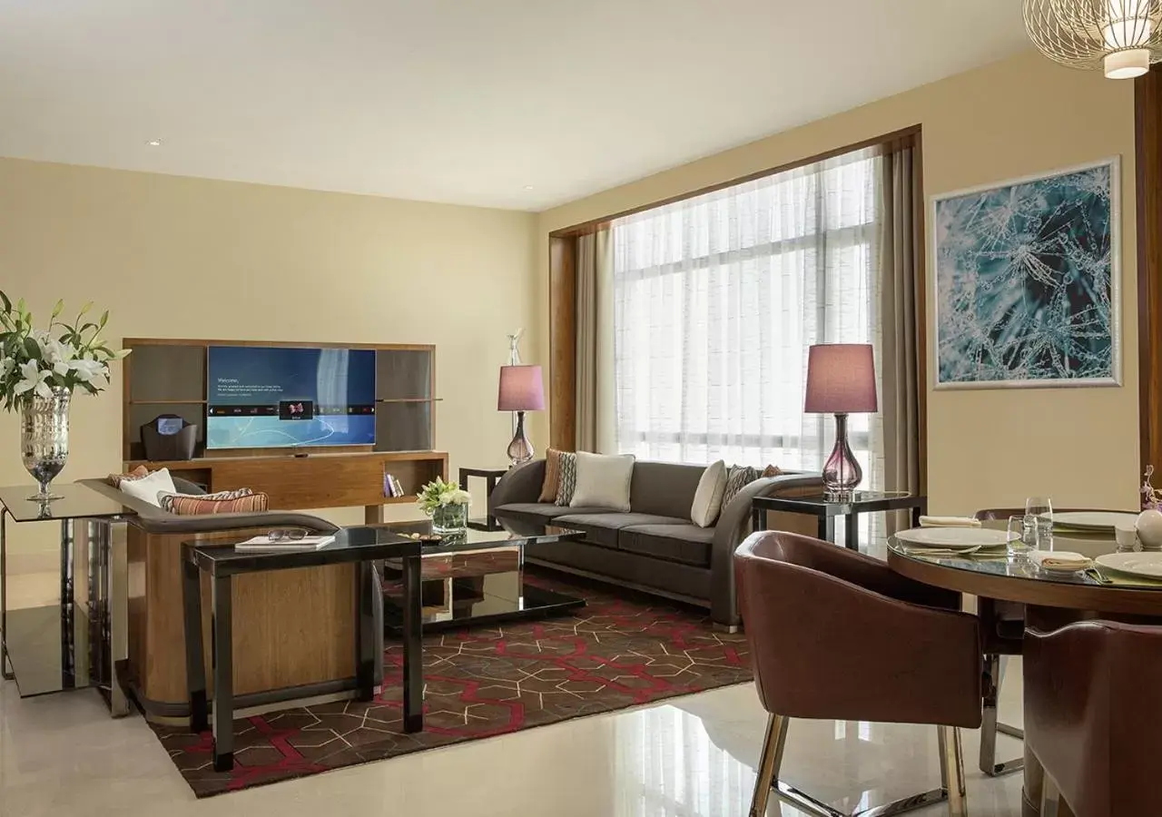 Living room, TV/Entertainment Center in Rosh Rayhaan by Rotana
