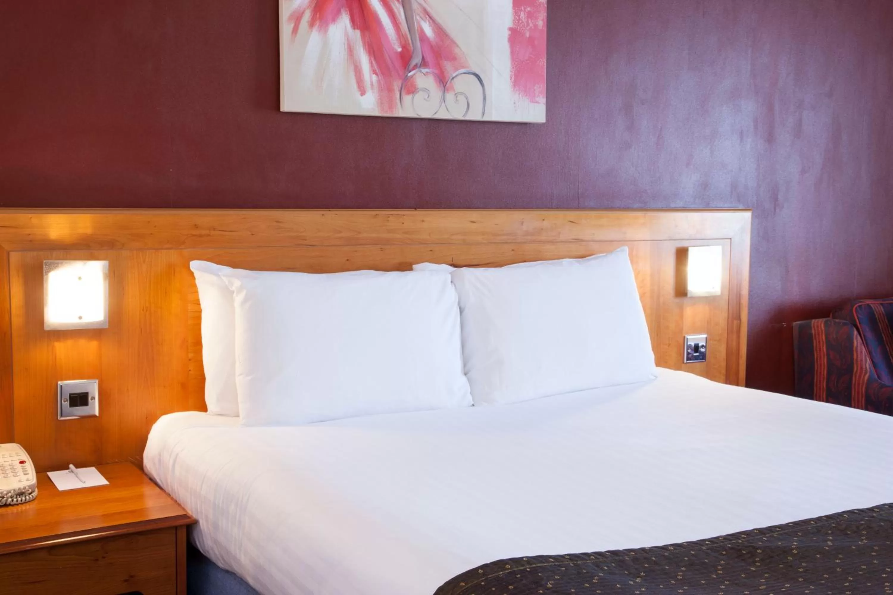 Photo of the whole room, Bed in Holiday Inn Ipswich Orwell by IHG