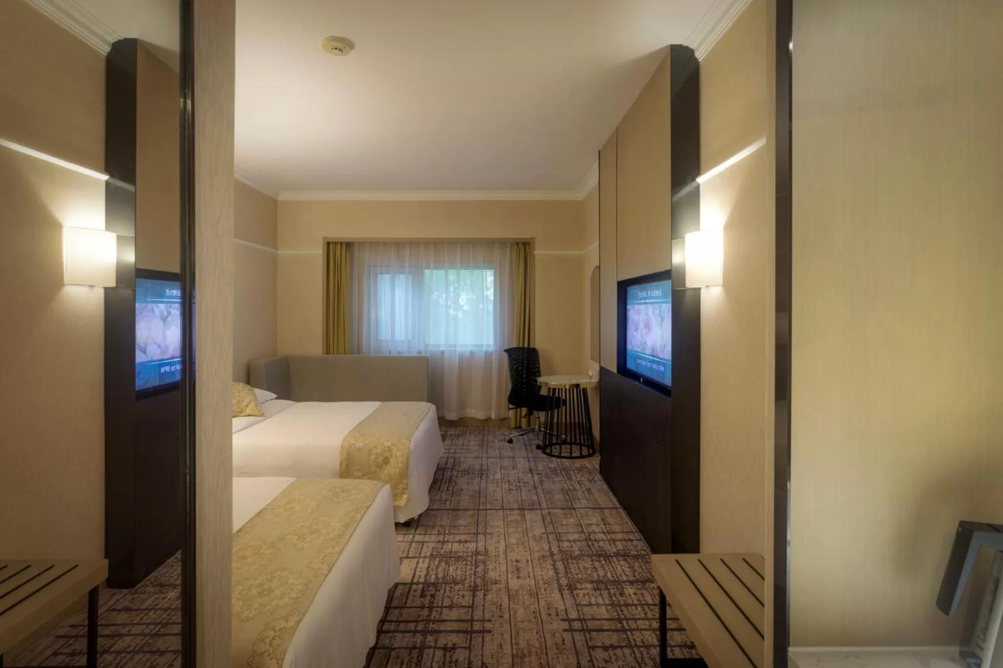 Photo of the whole room, Bed in Metropark Lido Hotel Beijing