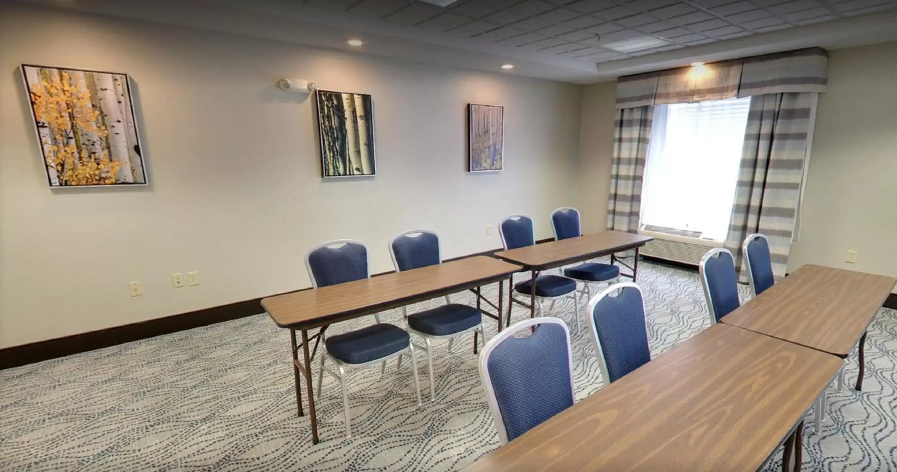 Meeting/conference room in Holiday Inn Express Jackson, an IHG Hotel