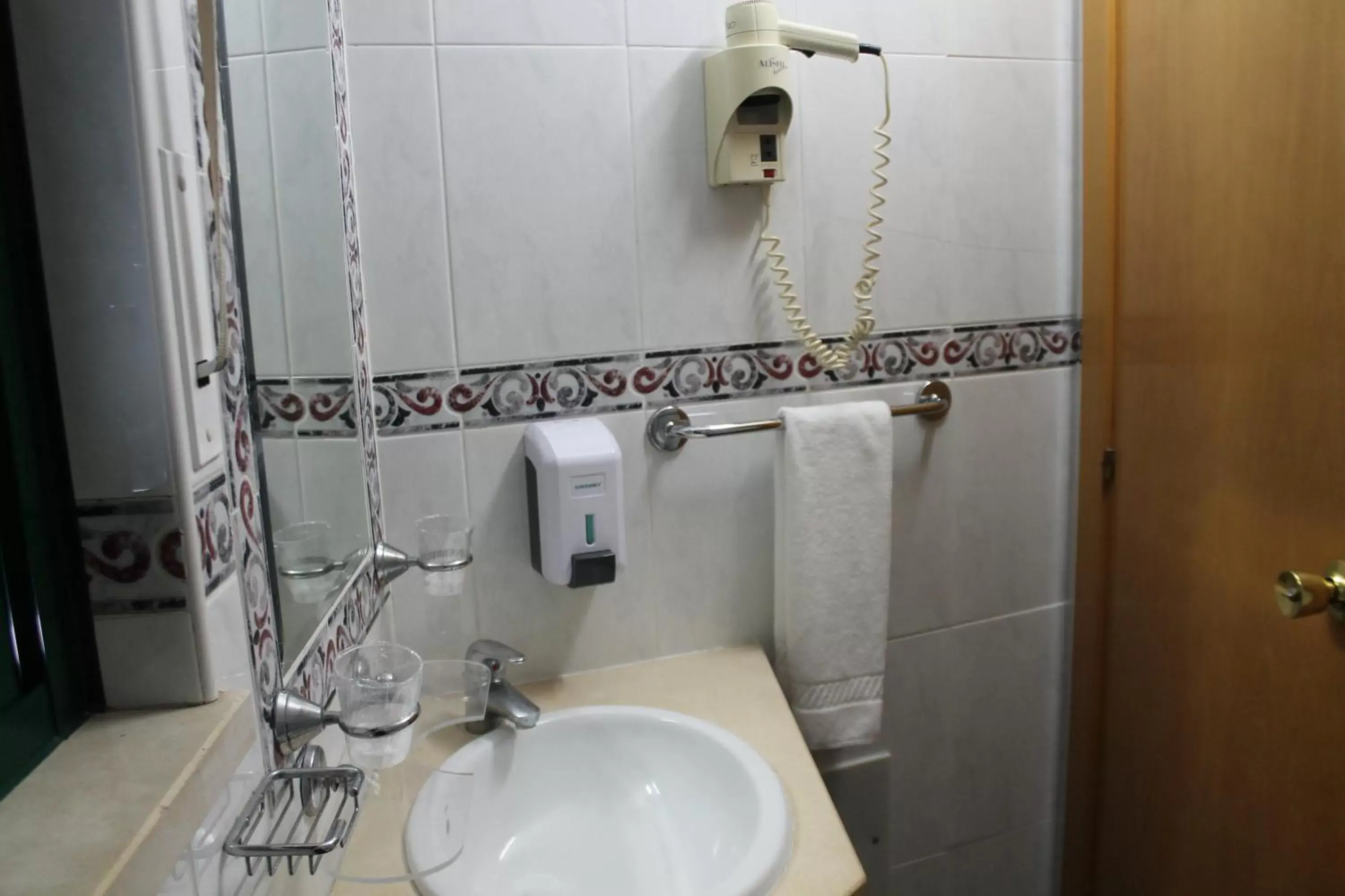 Bathroom in Real Caparica Hotel