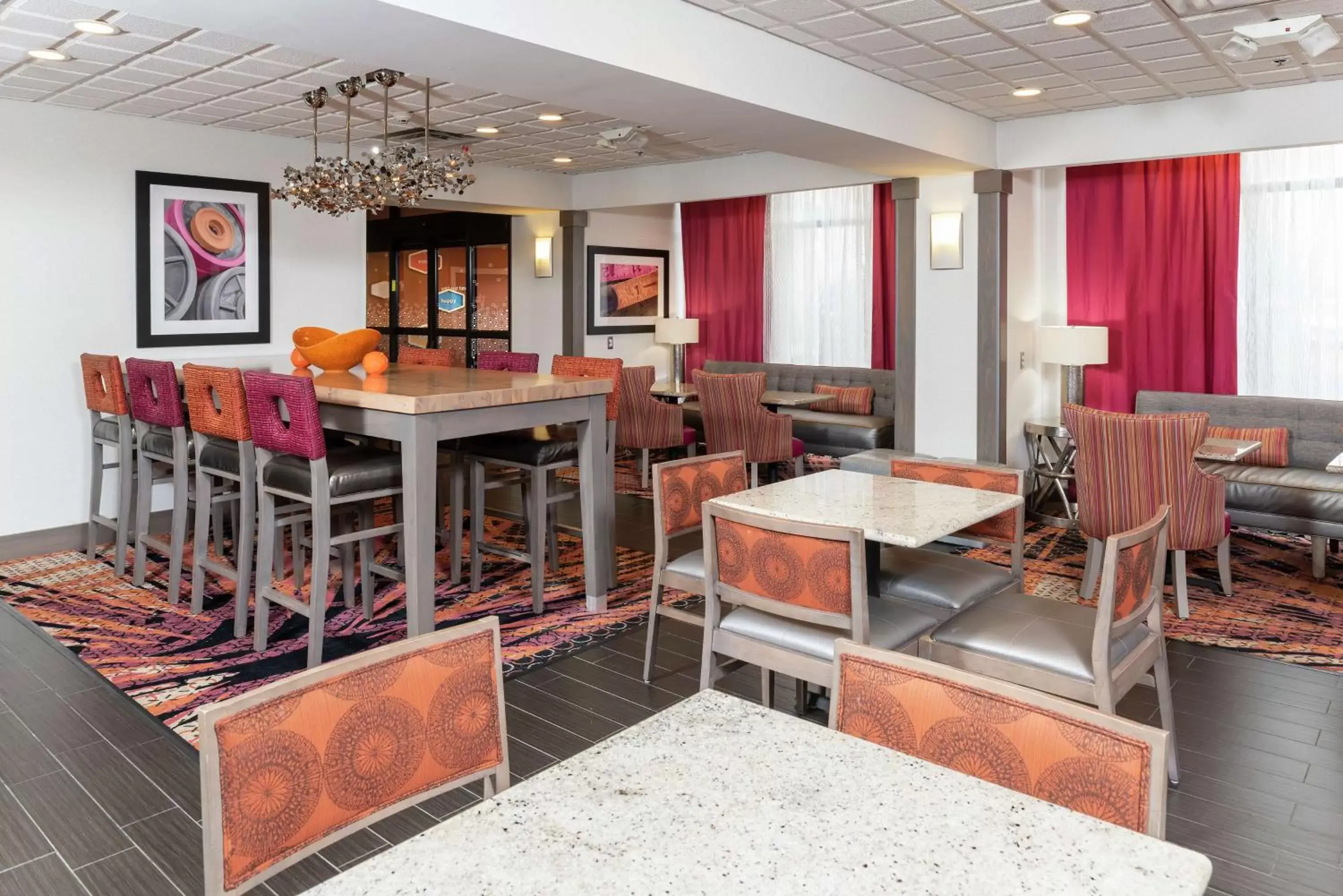 Dining area, Restaurant/Places to Eat in Hampton Inn Akron-South