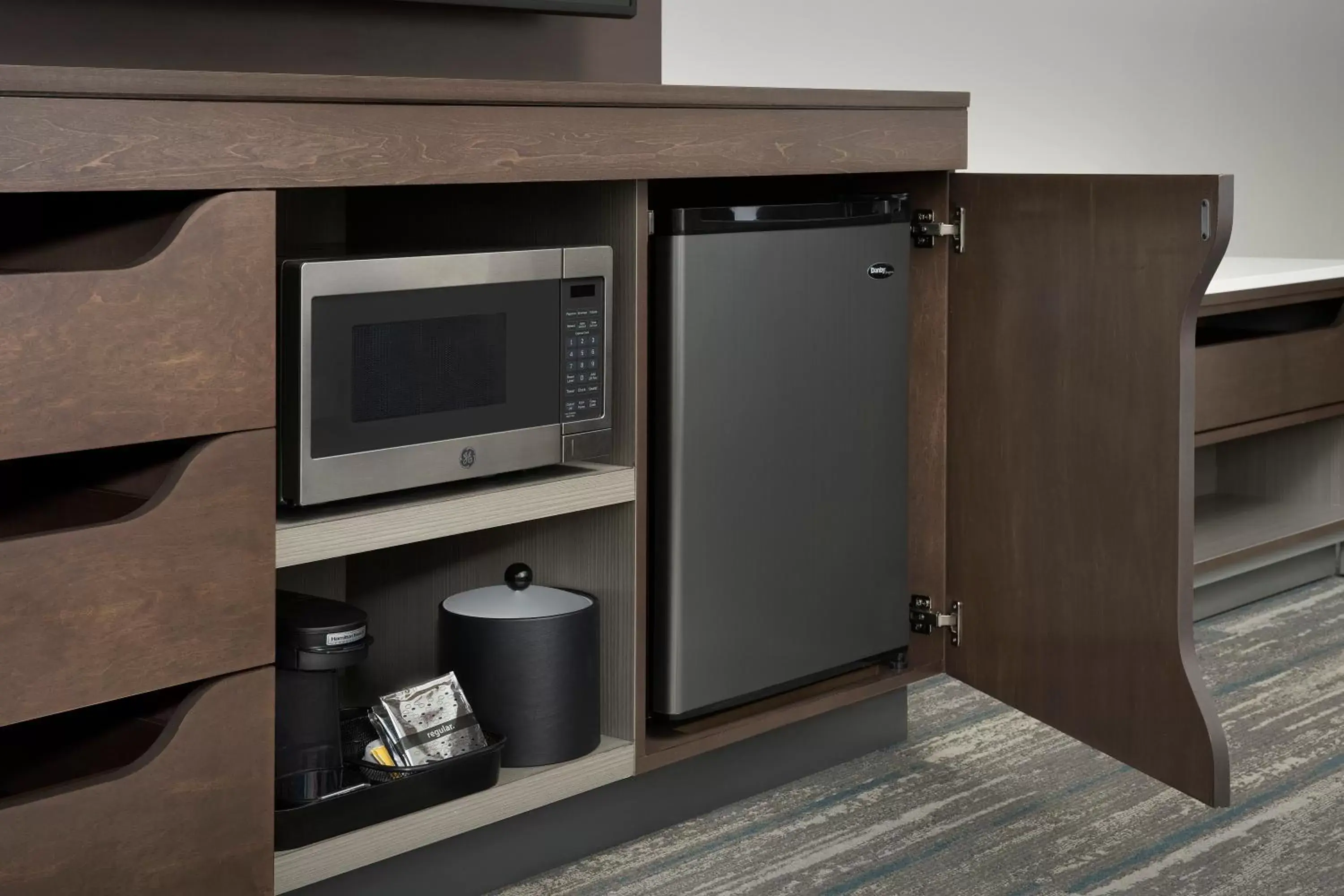 minibar, TV/Entertainment Center in Hampton Inn & Suites Charlotte Airport Lake Pointe