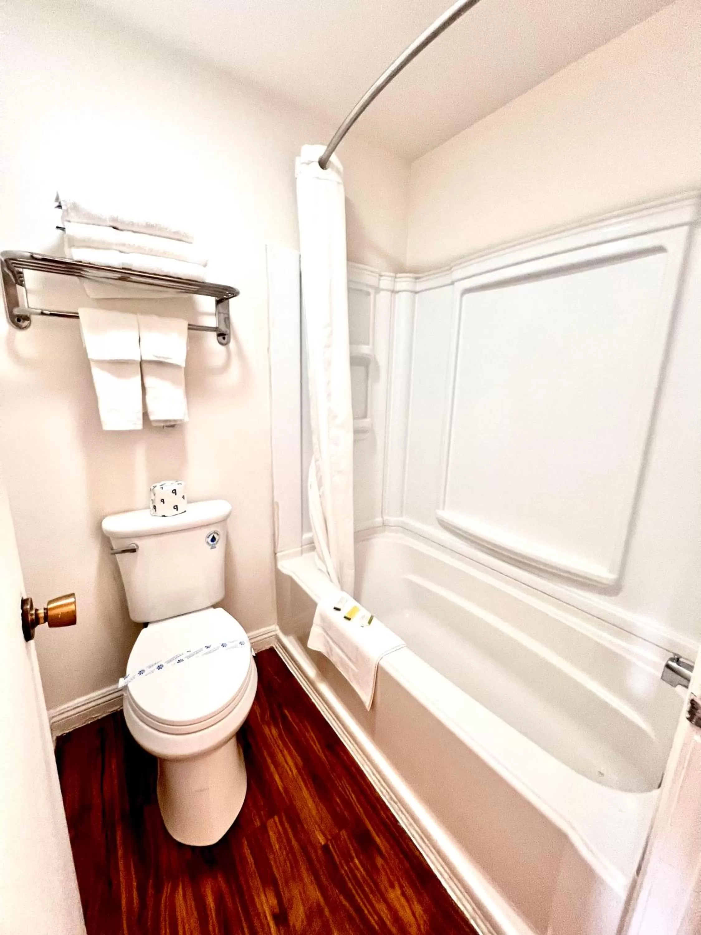 Howard Johnson by Wyndham Downtown Reno