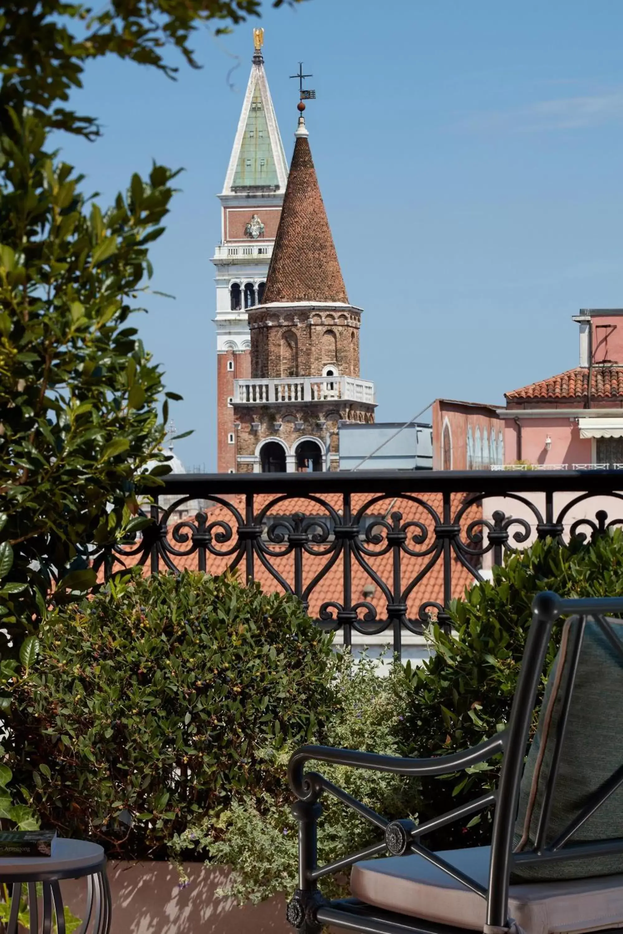 Photo of the whole room in The St. Regis Venice