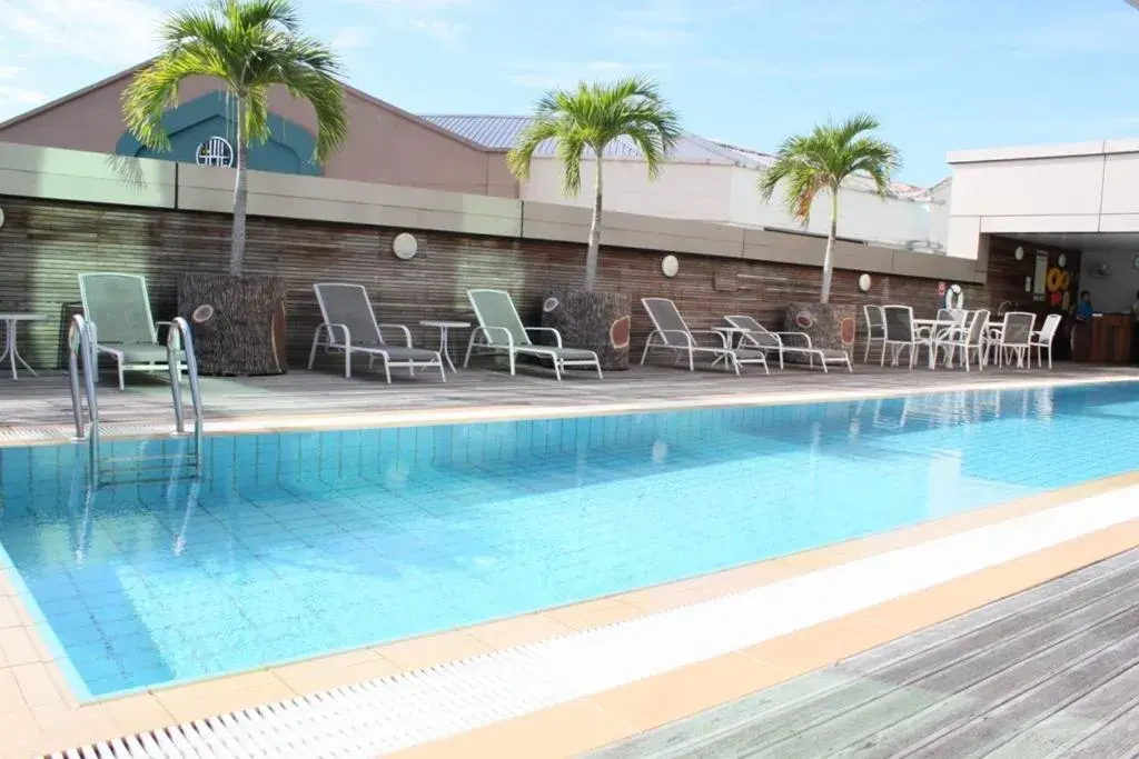 Swimming Pool in Imperial Palace Hotel