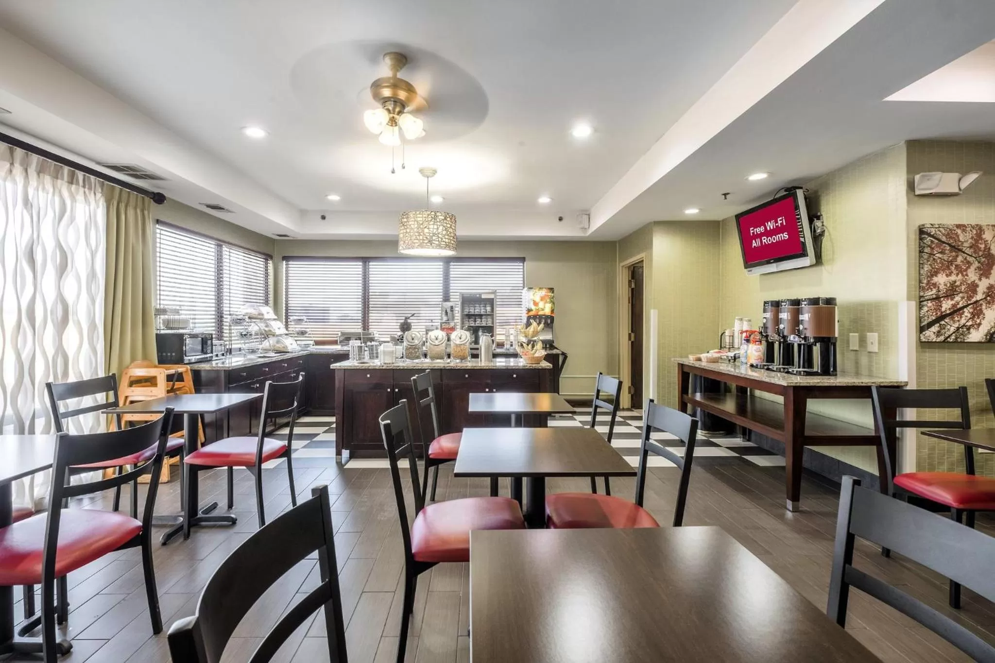 Breakfast in Red Roof Inn Ames