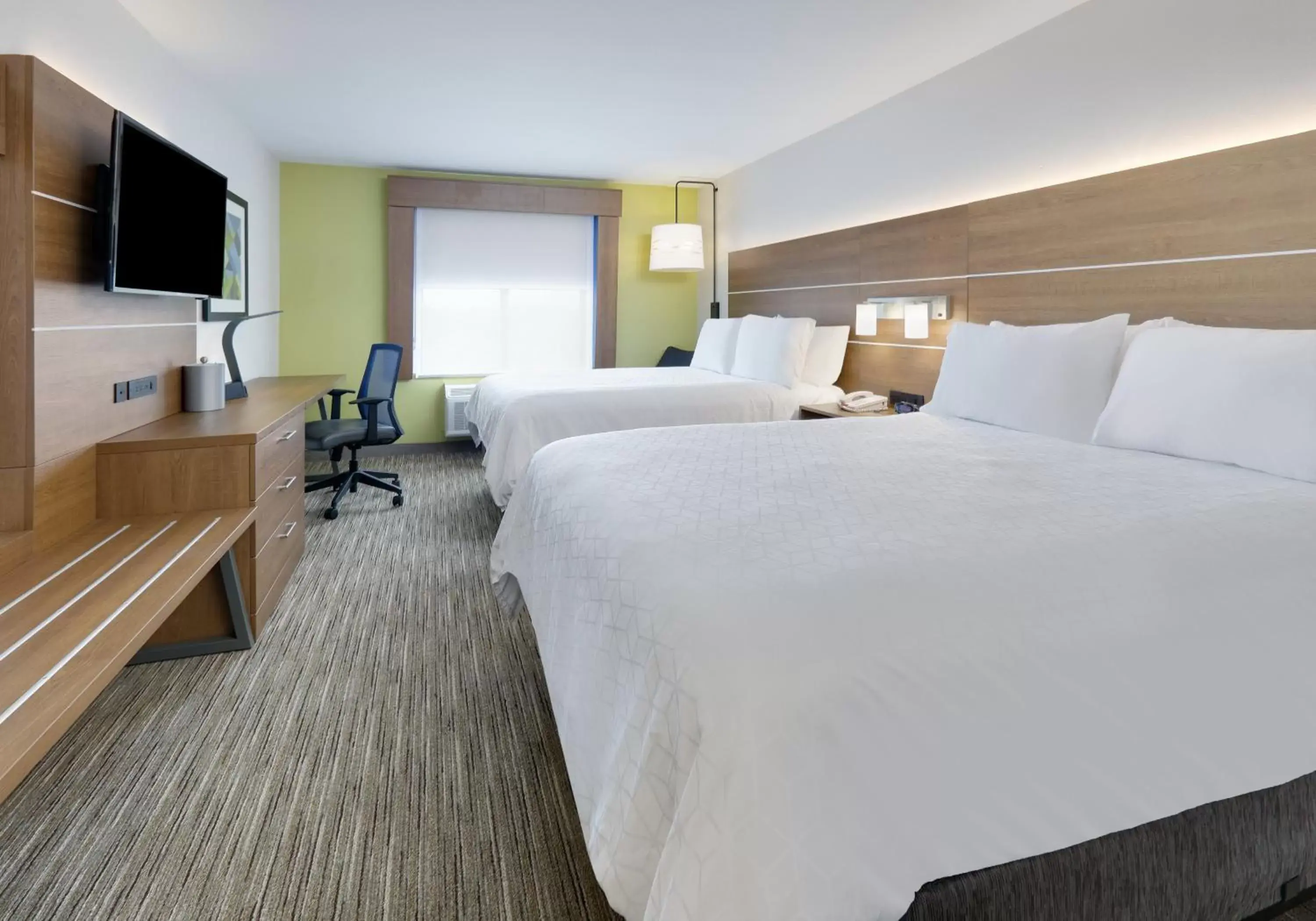 Photo of the whole room, Bed in Holiday Inn Express Northwest near Sea World, an IHG Hotel