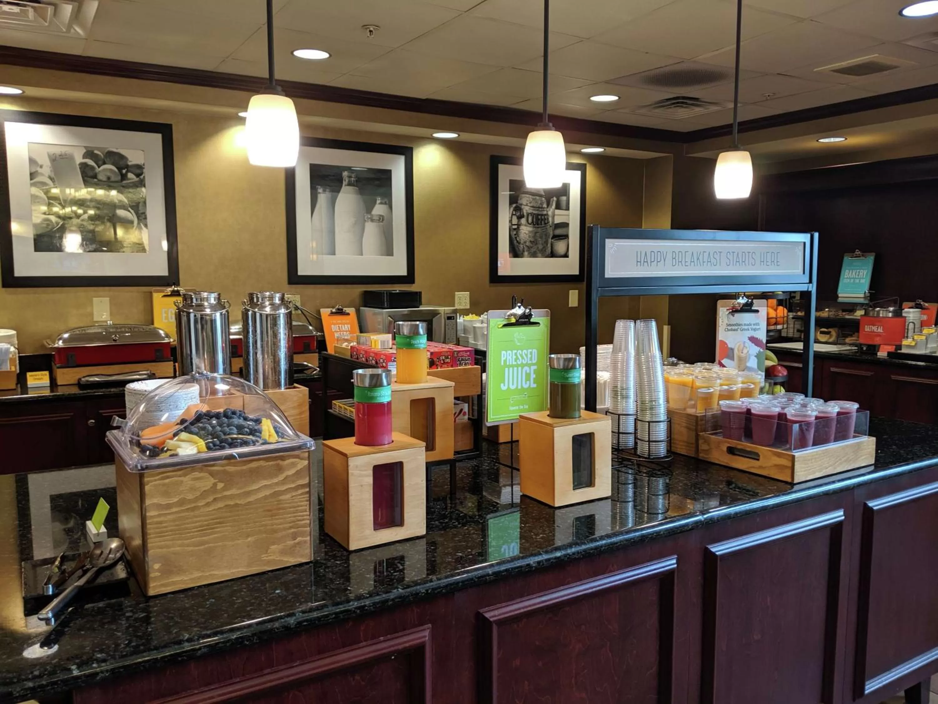 Breakfast in Hampton Inn & Suites Cincinnati-Union Centre