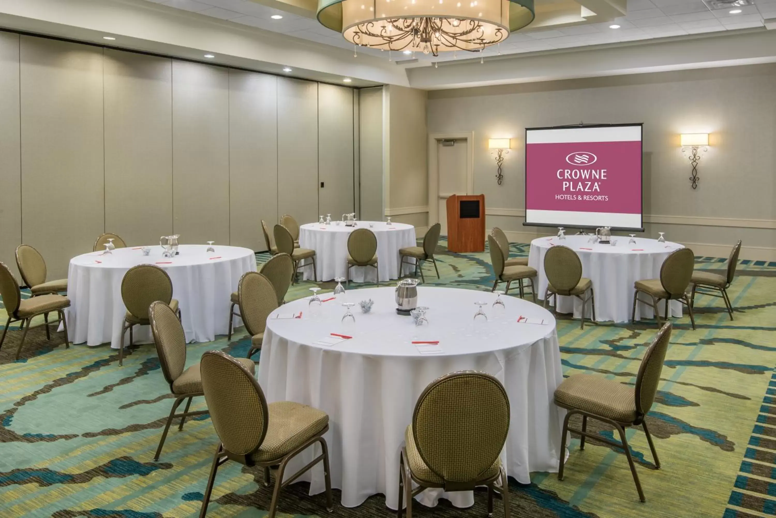 Meeting/conference room in Crowne Plaza Charleston, an IHG Hotel