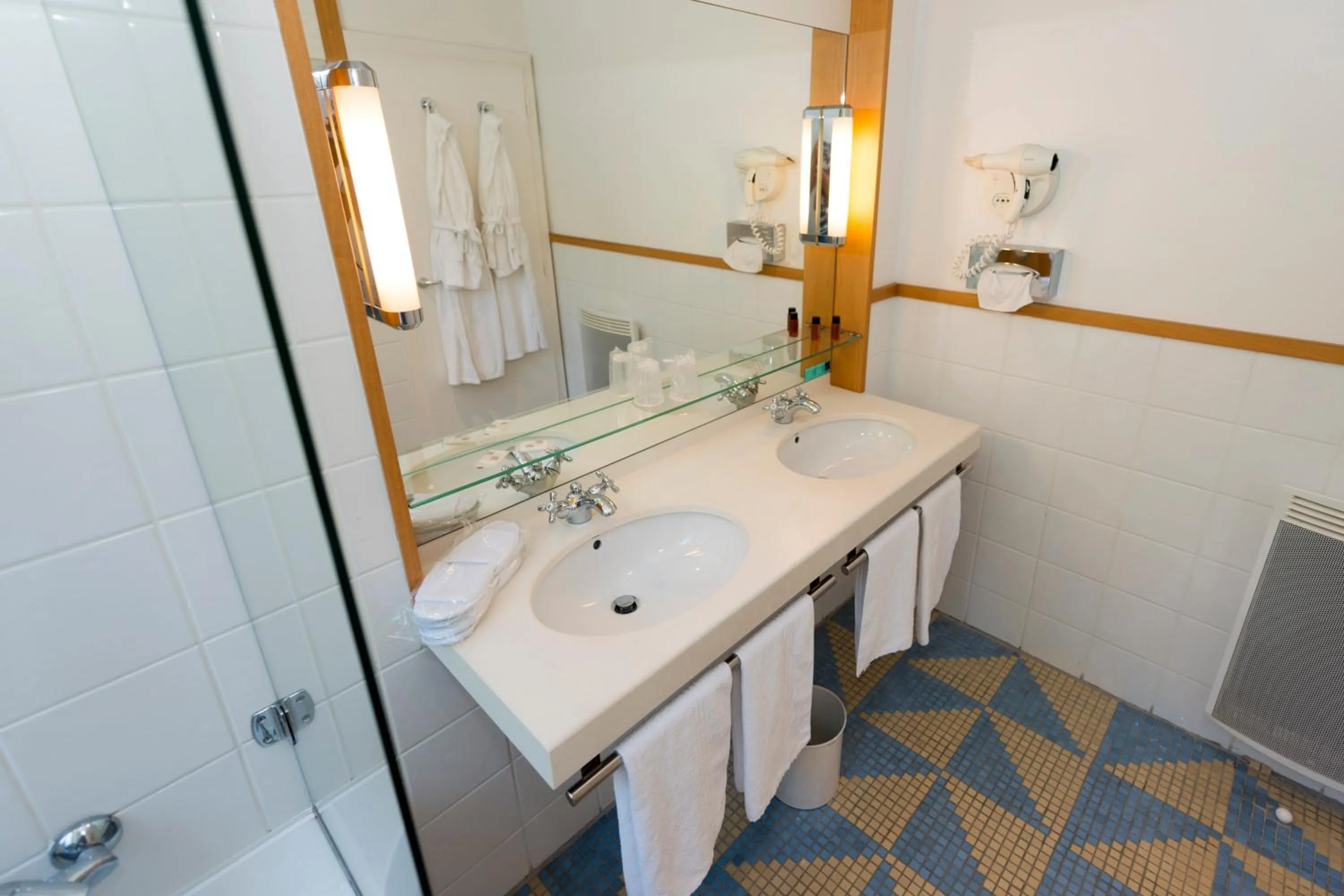 Bathroom in Grand Hôtel Filippo Strasbourg Nord