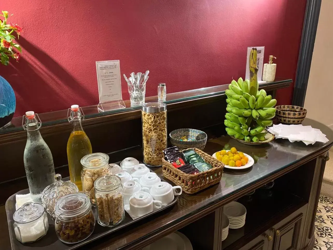 Coffee/tea facilities, Food in Golden Rooster Hotel
