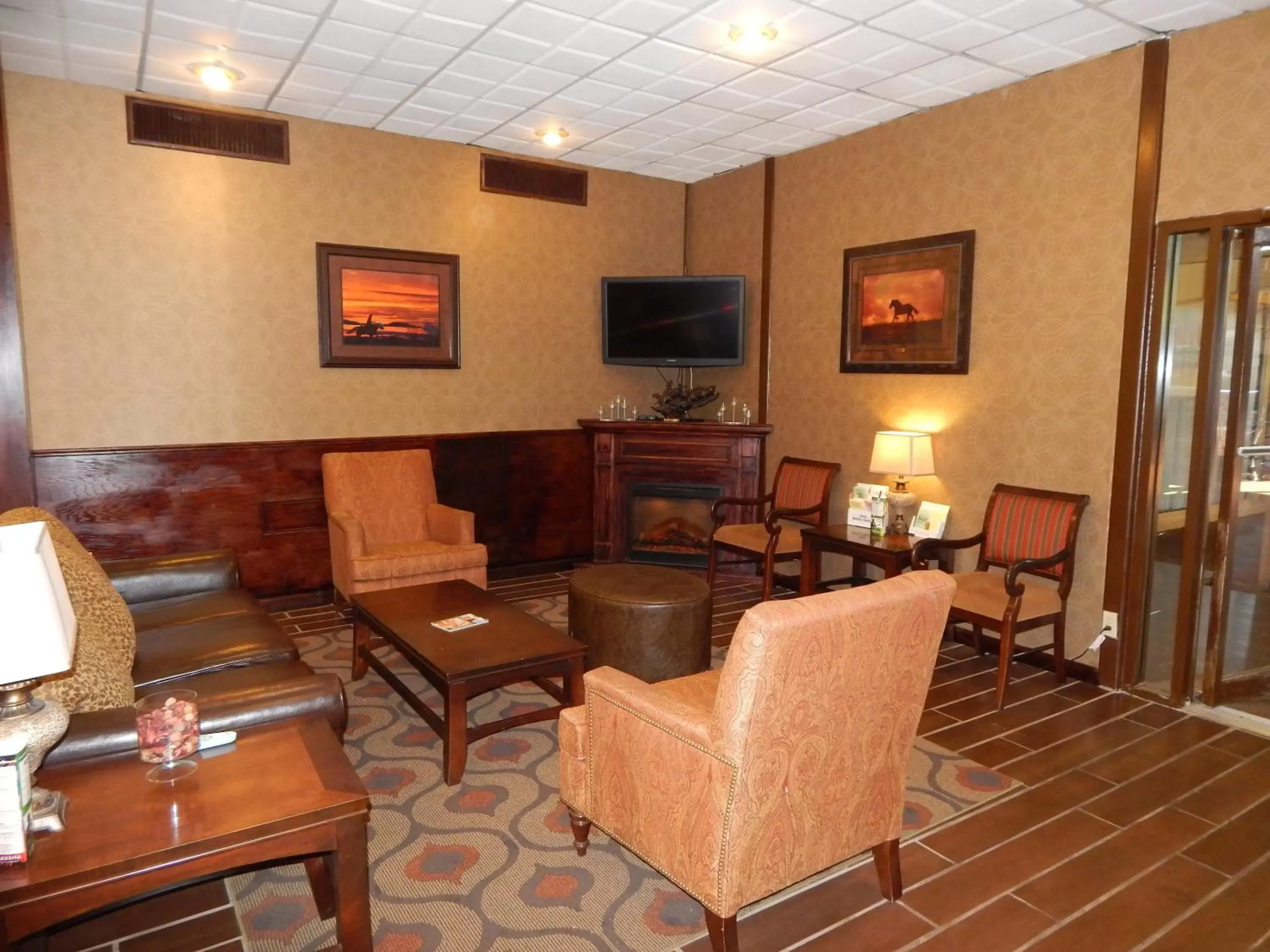 Lobby or reception, Seating Area in Quality Inn