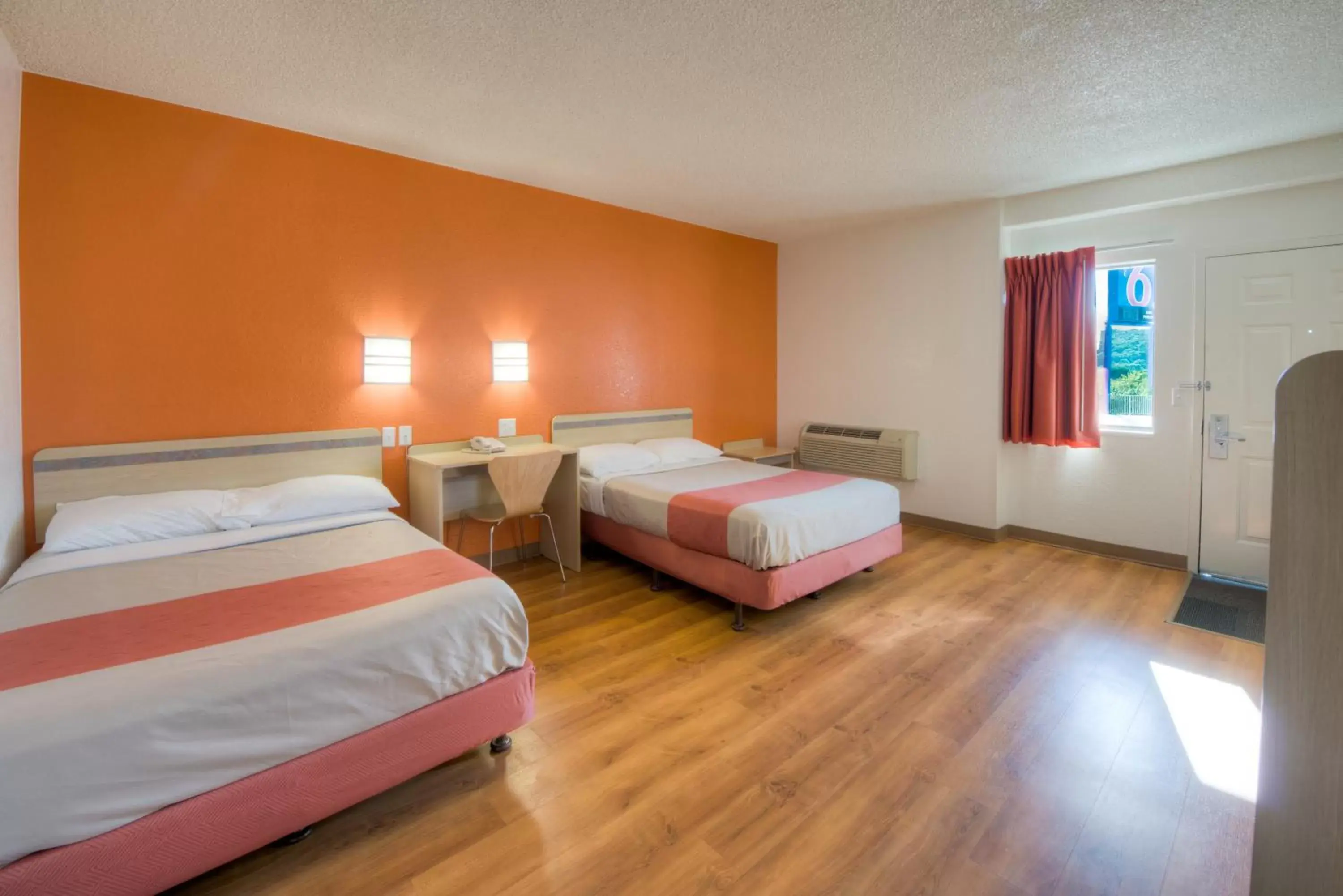 Bedroom, Bed in Motel 6-Niantic, CT - New London