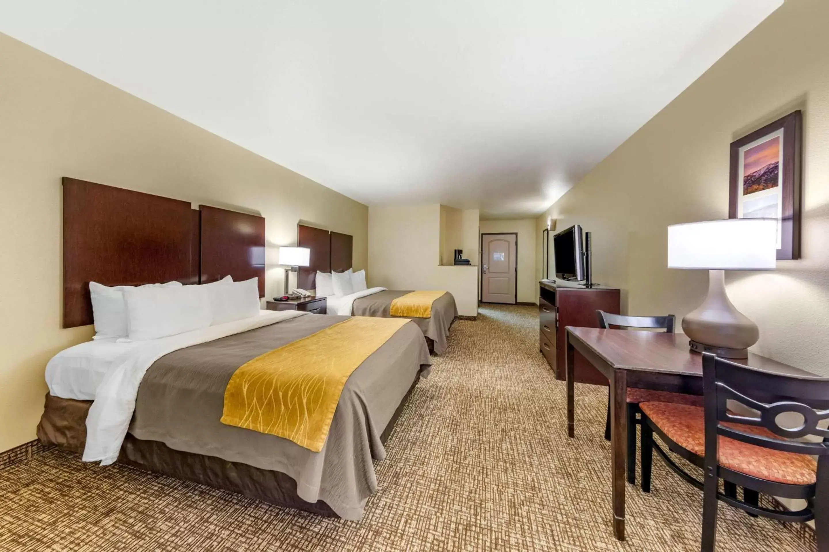 Bed in Comfort Inn and Suites Colton/San Bernardino