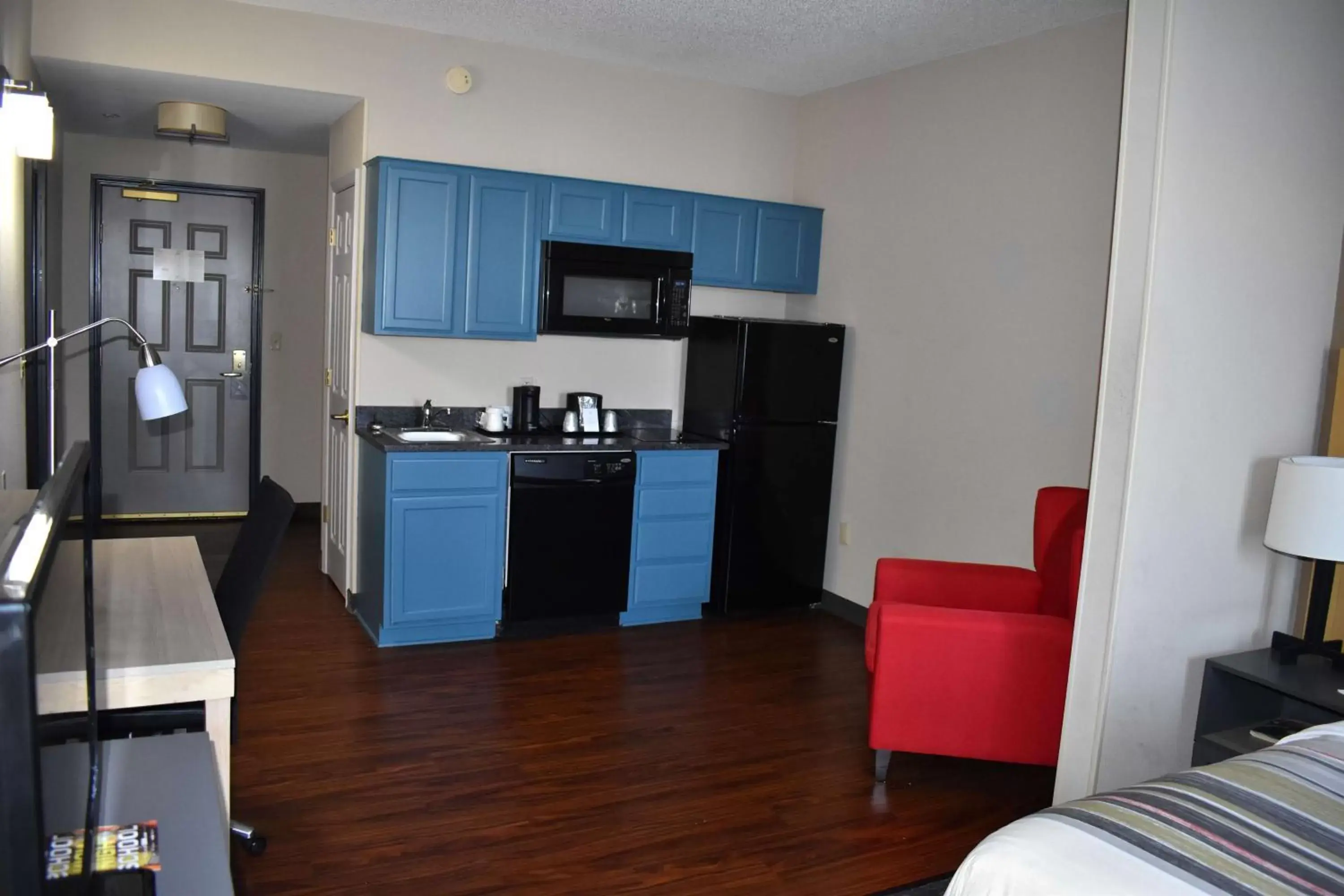 Kitchen or kitchenette, Kitchen/Kitchenette in Country Inn & Suites by Radisson, Hagerstown, MD