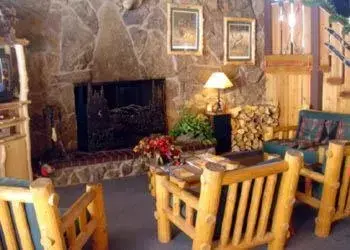 Living room, TV/Entertainment Center in Georgetown Mountain Inn