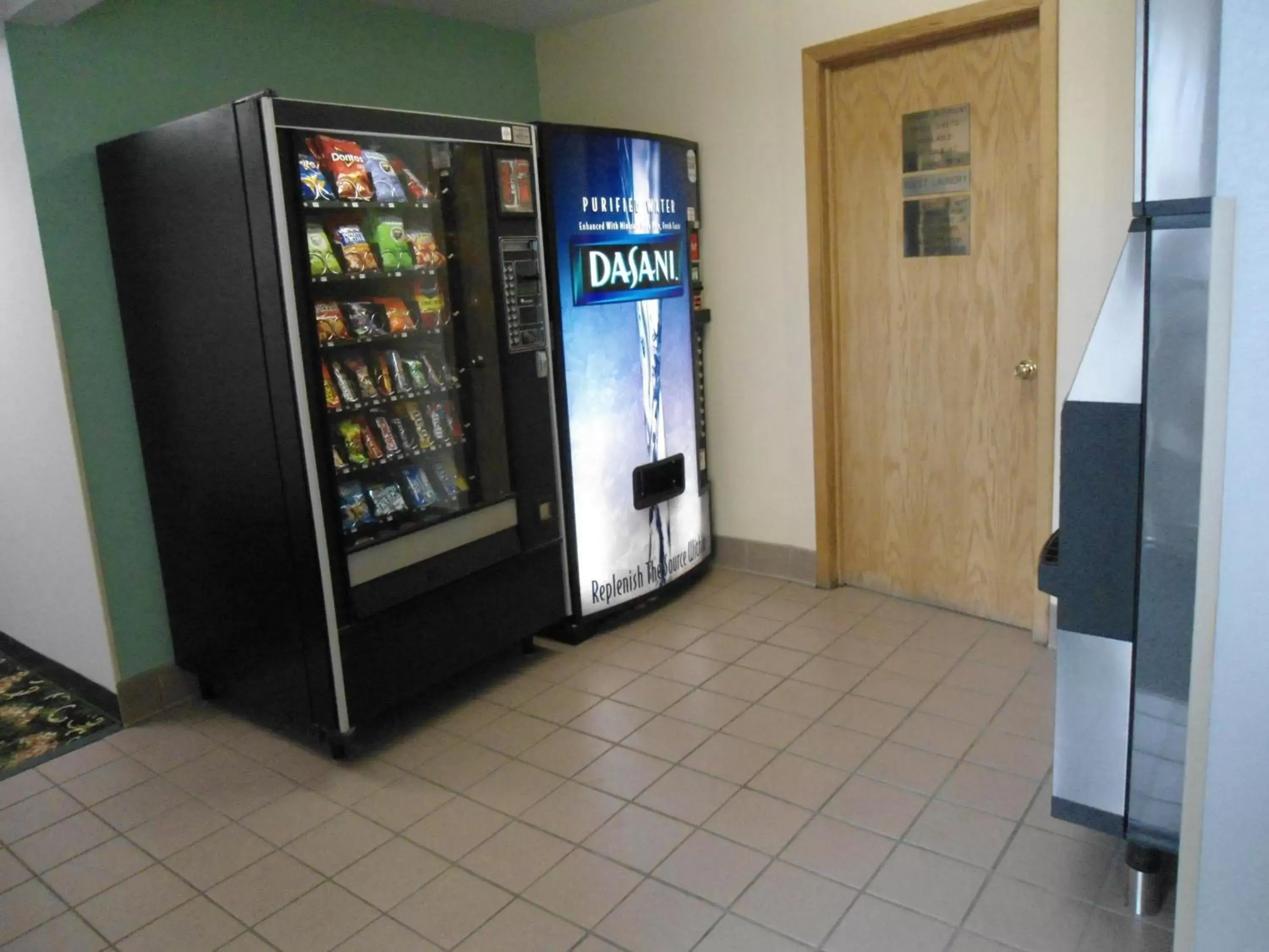 Food and drinks in Days Inn by Wyndham Hinckley Food and drinks in Days Inn by Wyndham Hinckley