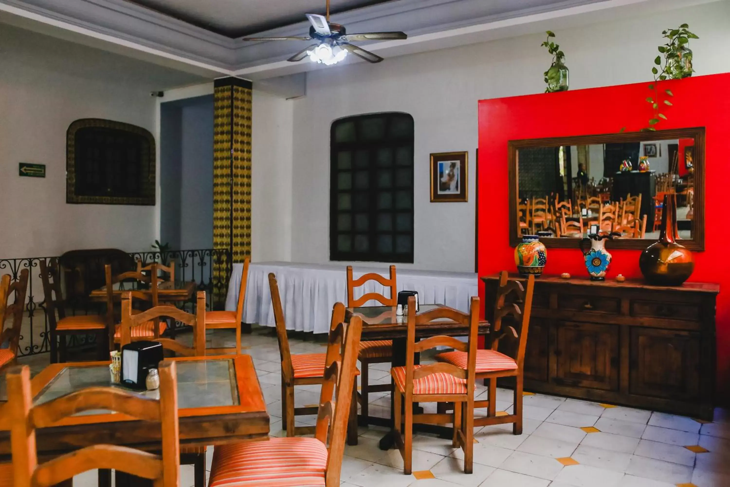 Restaurant/Places to Eat in Hotel Colon Merida