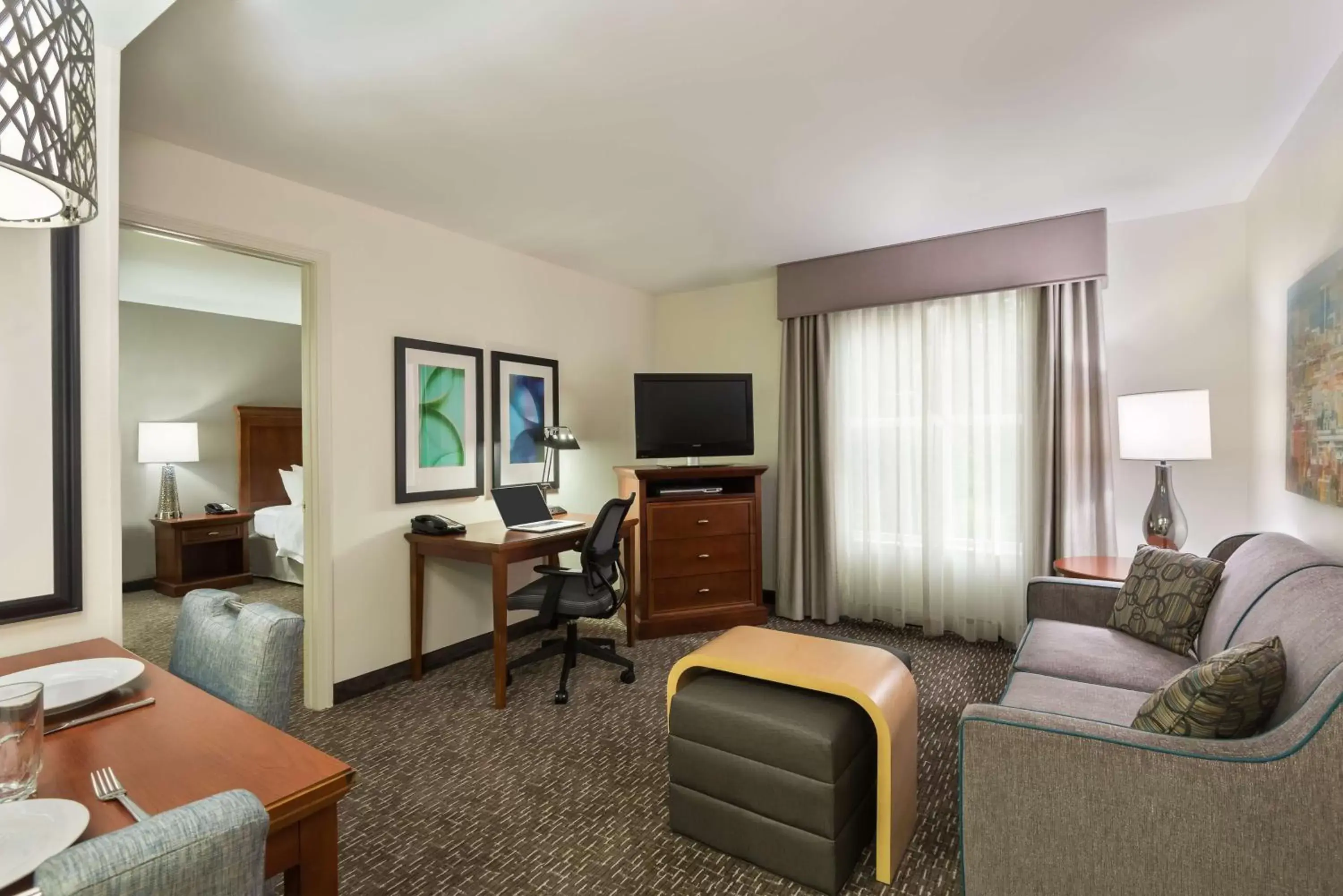 Bedroom, TV/Entertainment Center in Homewood Suites by Hilton Birmingham South Inverness