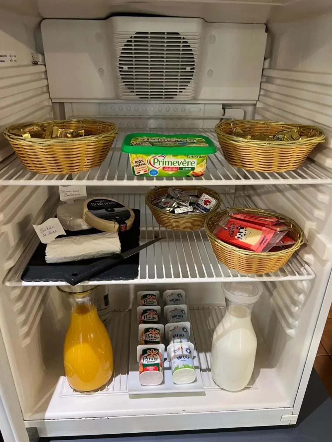 Continental breakfast in Logis Cottage Hôtel Continental breakfast in Logis Cottage Hôtel