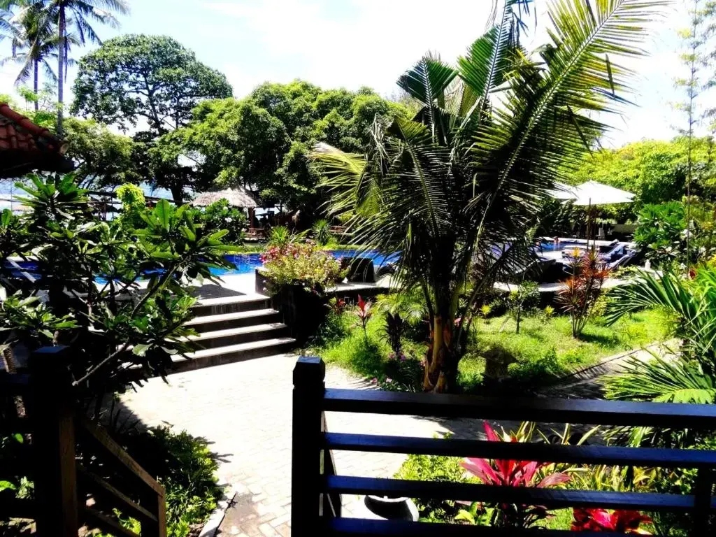 Balcony/Terrace, Pool View in Oceans 5 Dive Resort